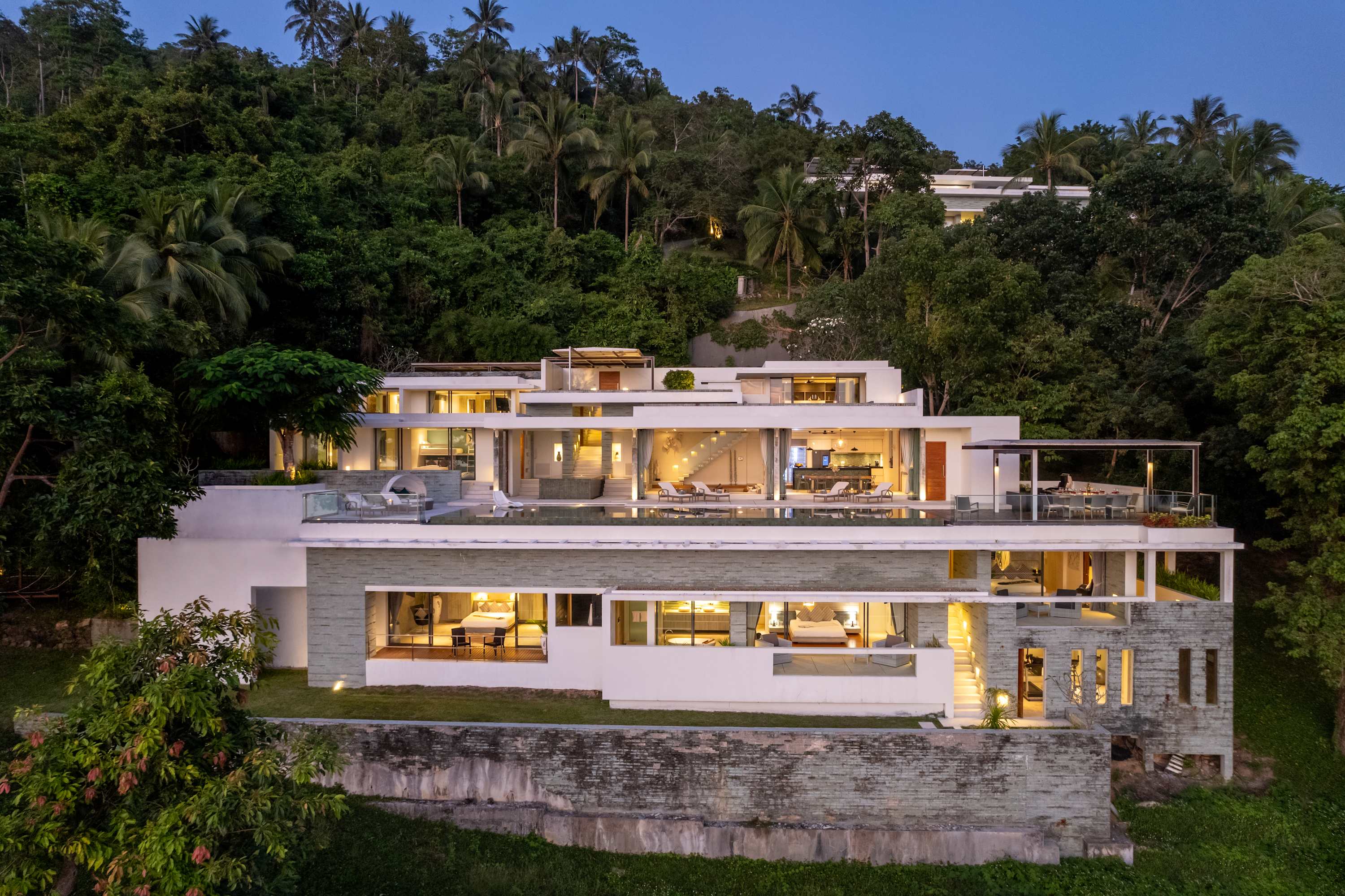 Villa Taeng Surat: Luxury 5-Bedroom Villa with Infinity Pool and Sea Views, Surat Thani