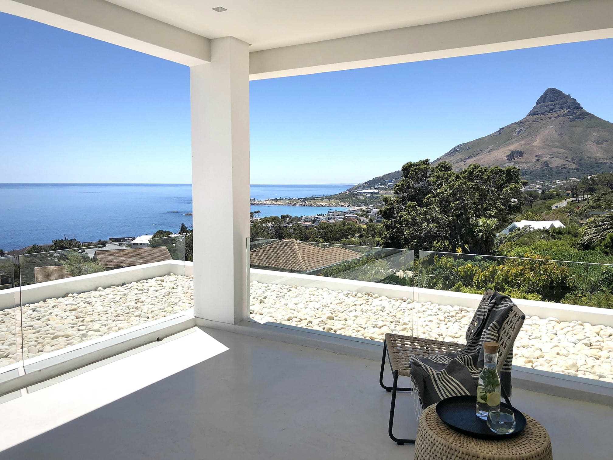 Villa Tafelberg Bakoven: Luxury 8-Bedroom Apartment with Ocean Views and Pool, Bakoven