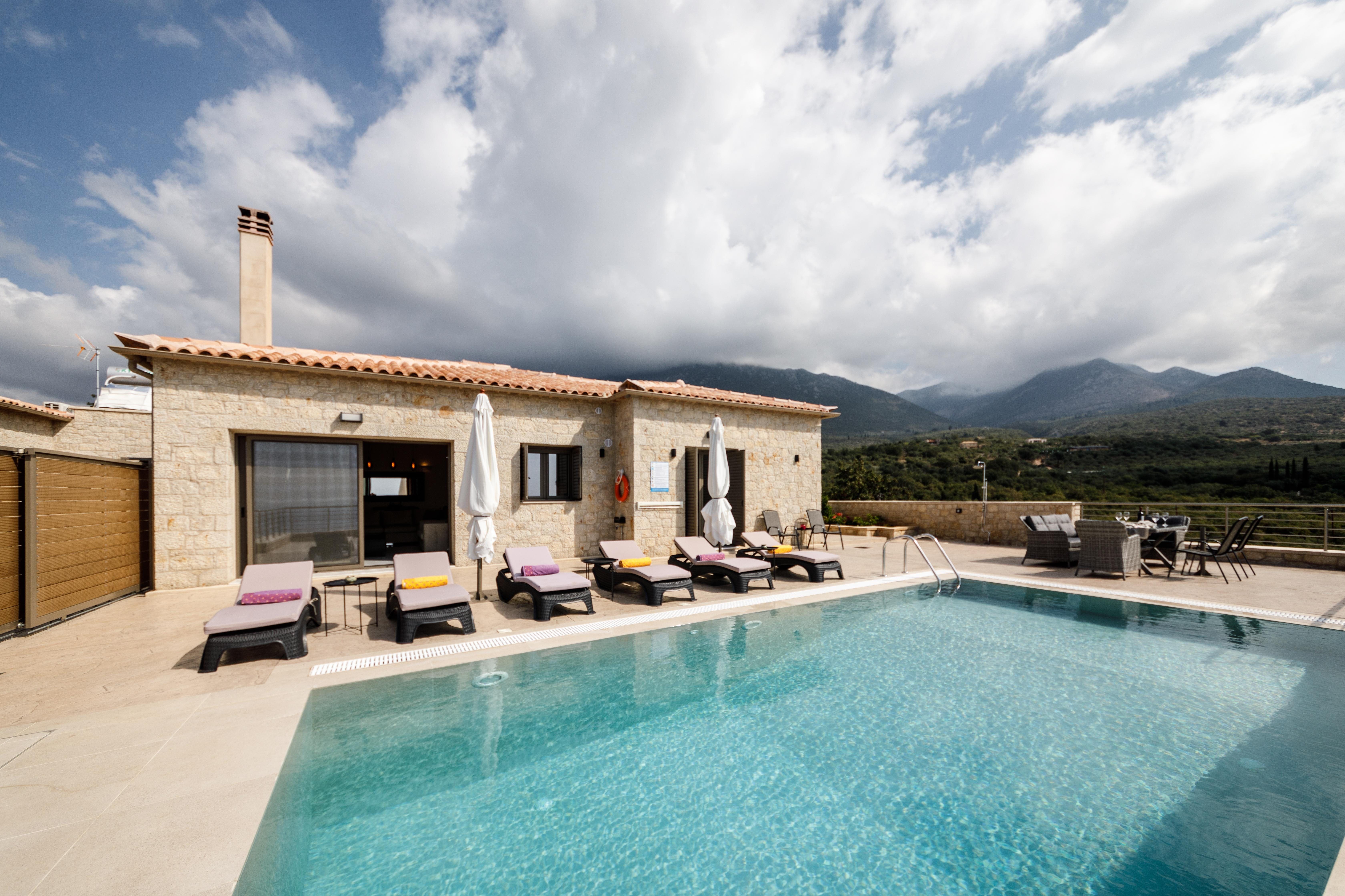 Villa Taygetus Stoupa: Stylish 3-Bedroom Apartment with Infinity Pool and Sea Views, Messenia