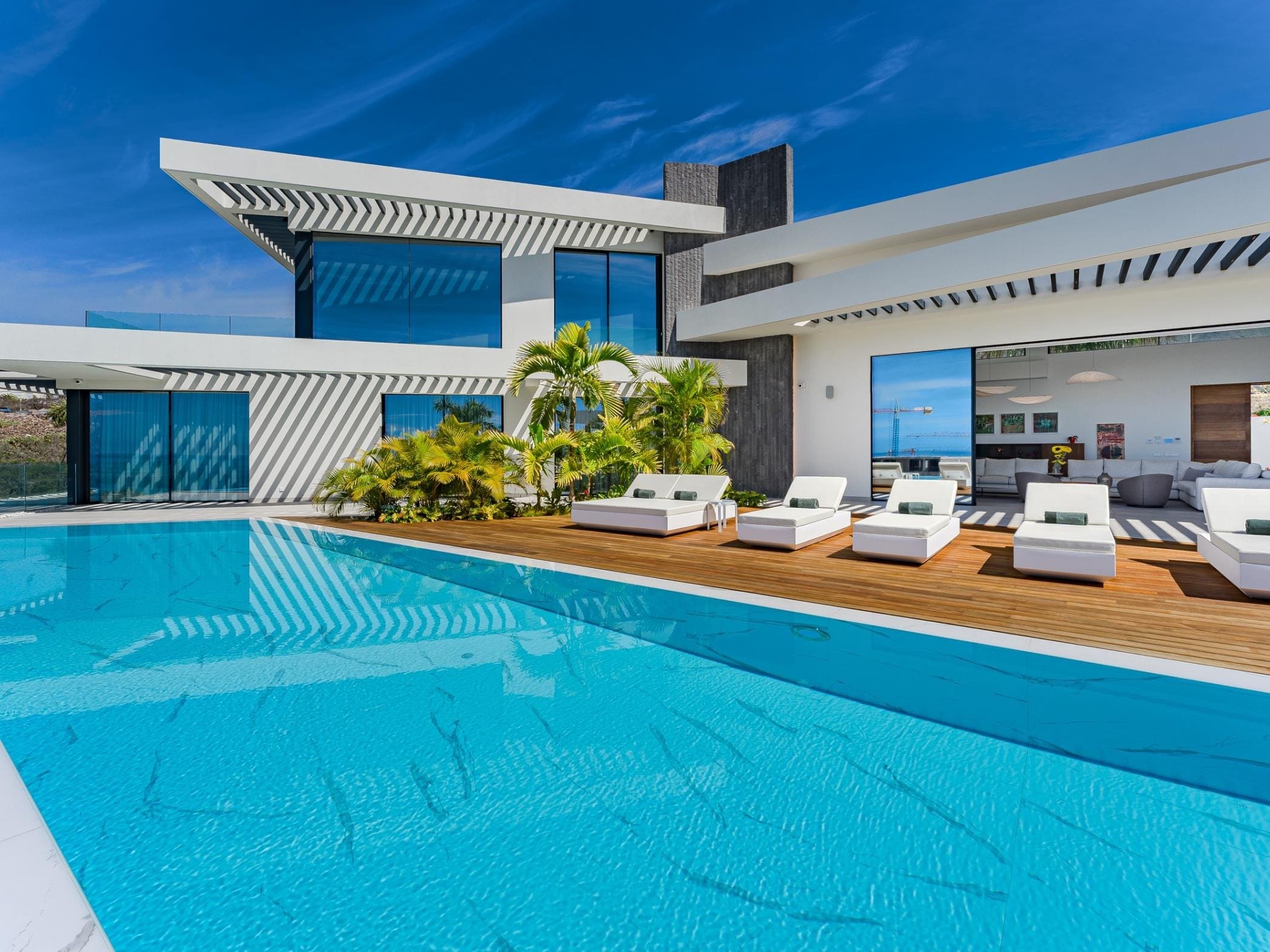 Villa Teide Las Palmas: Luxury 7-Bedroom Villa with Infinity Pool and Sea Views, Las Palmas