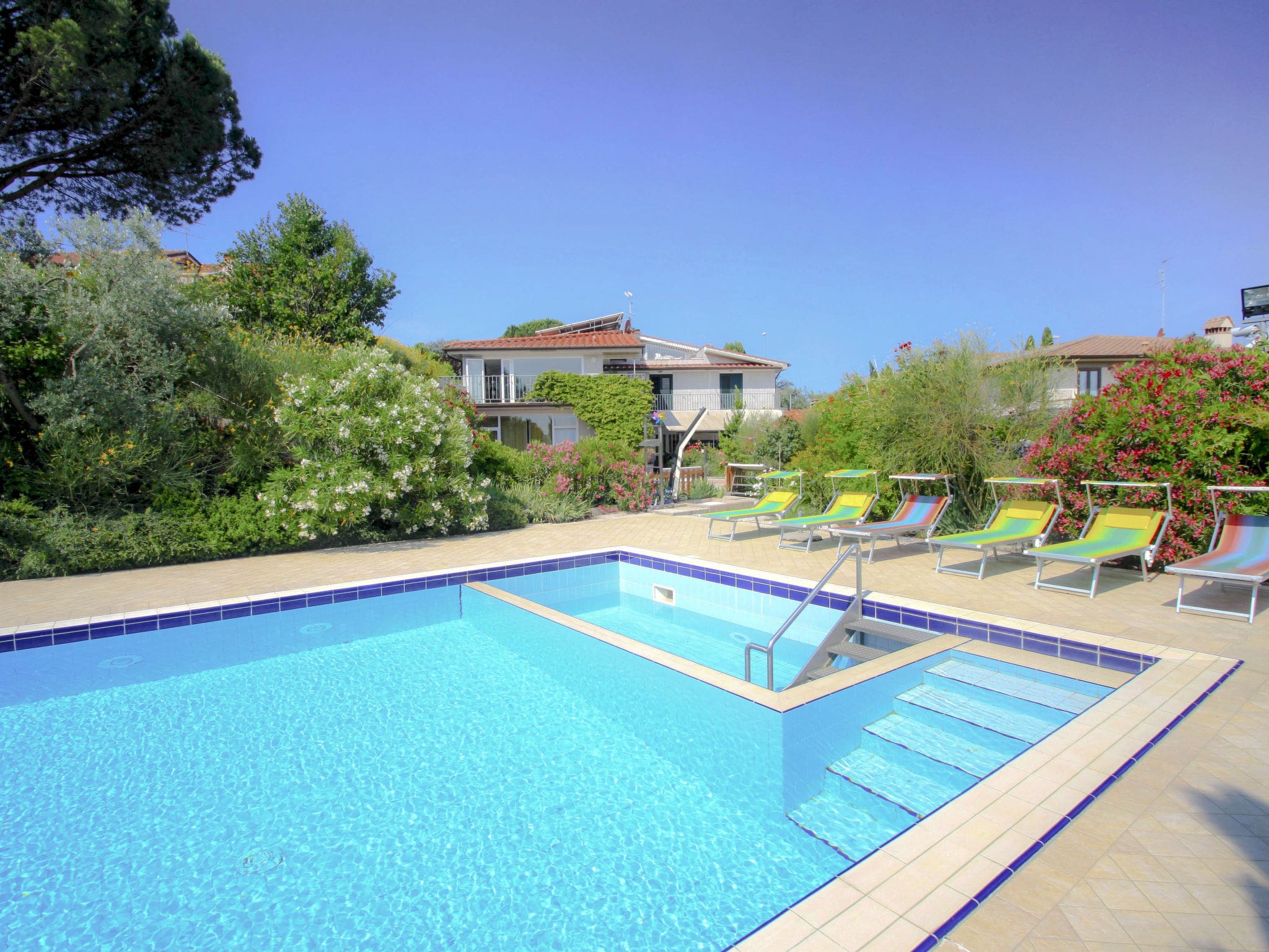 Villa Terracotta Montelupo: Stunning 6-Bedroom Tuscan Villa with Private Pool and Garden Near Florence