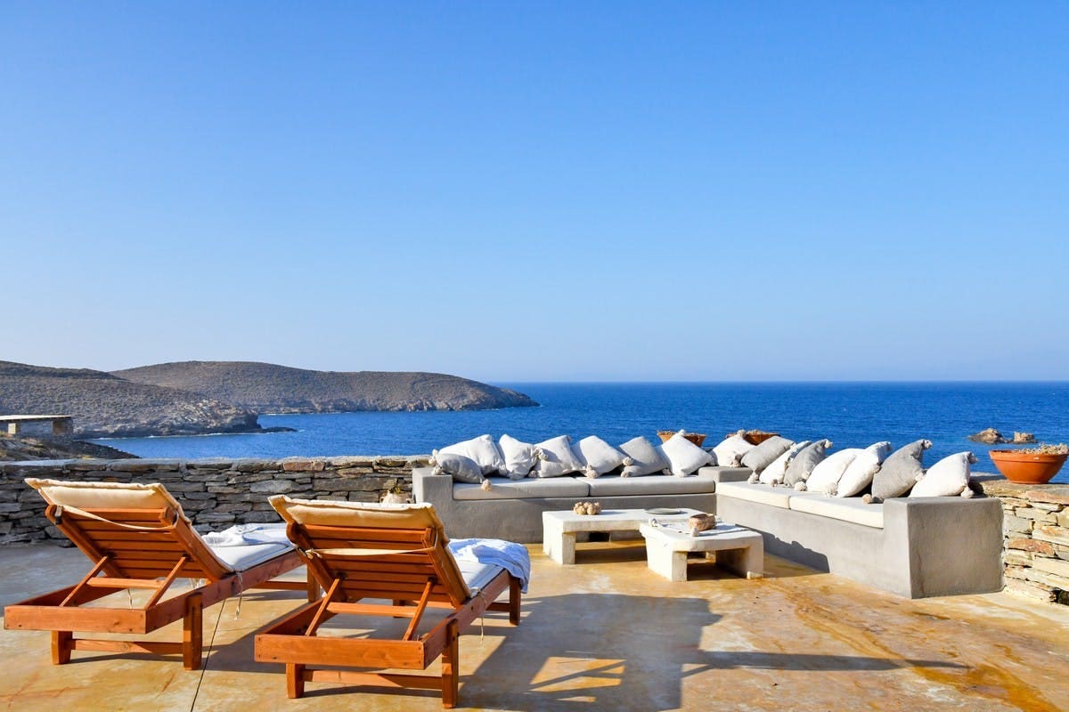 Villa Thalassa View: 5-Bedroom Luxury Apartment Rental Kea with Infinity Pool and Sea Views