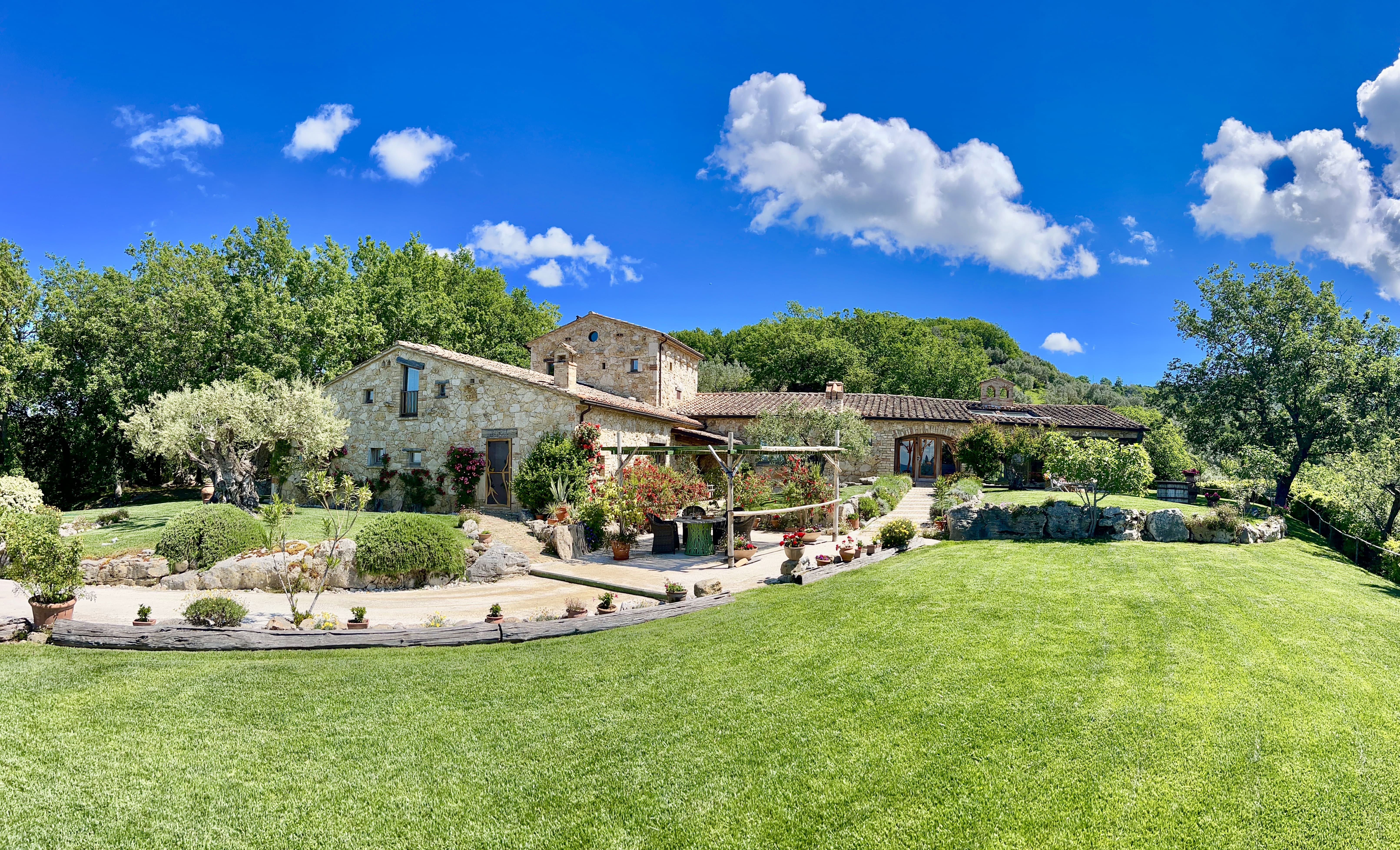 Villa Tiburtina Todi: Luxury 6-Bedroom Villa with Pool and Countryside Views, Todi