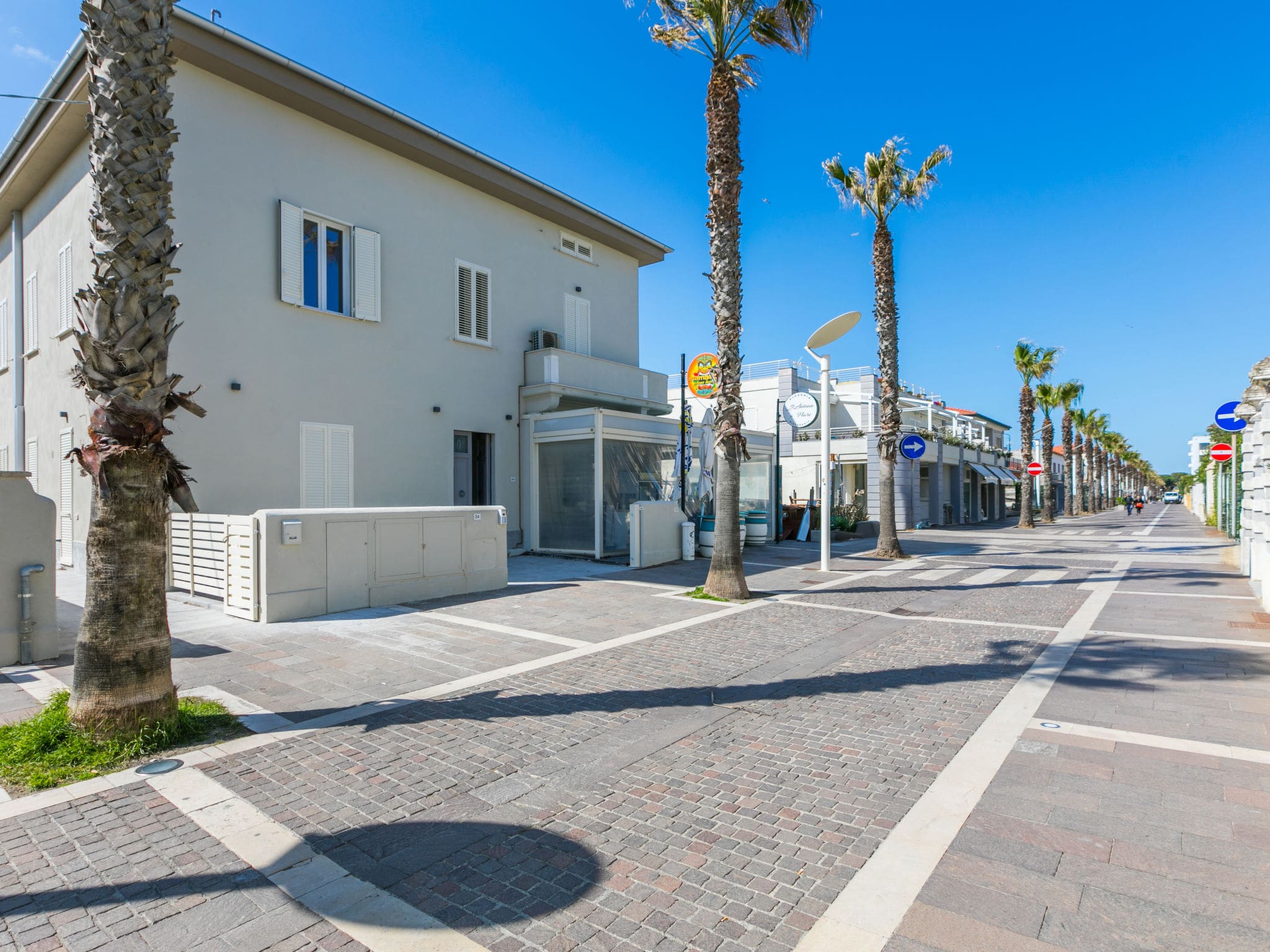 Villa Tombolo Cecina: Spectacular 3-Bedroom Beachfront Penthouse with Sea Views and Direct Beach Access in Marina di Cecina
