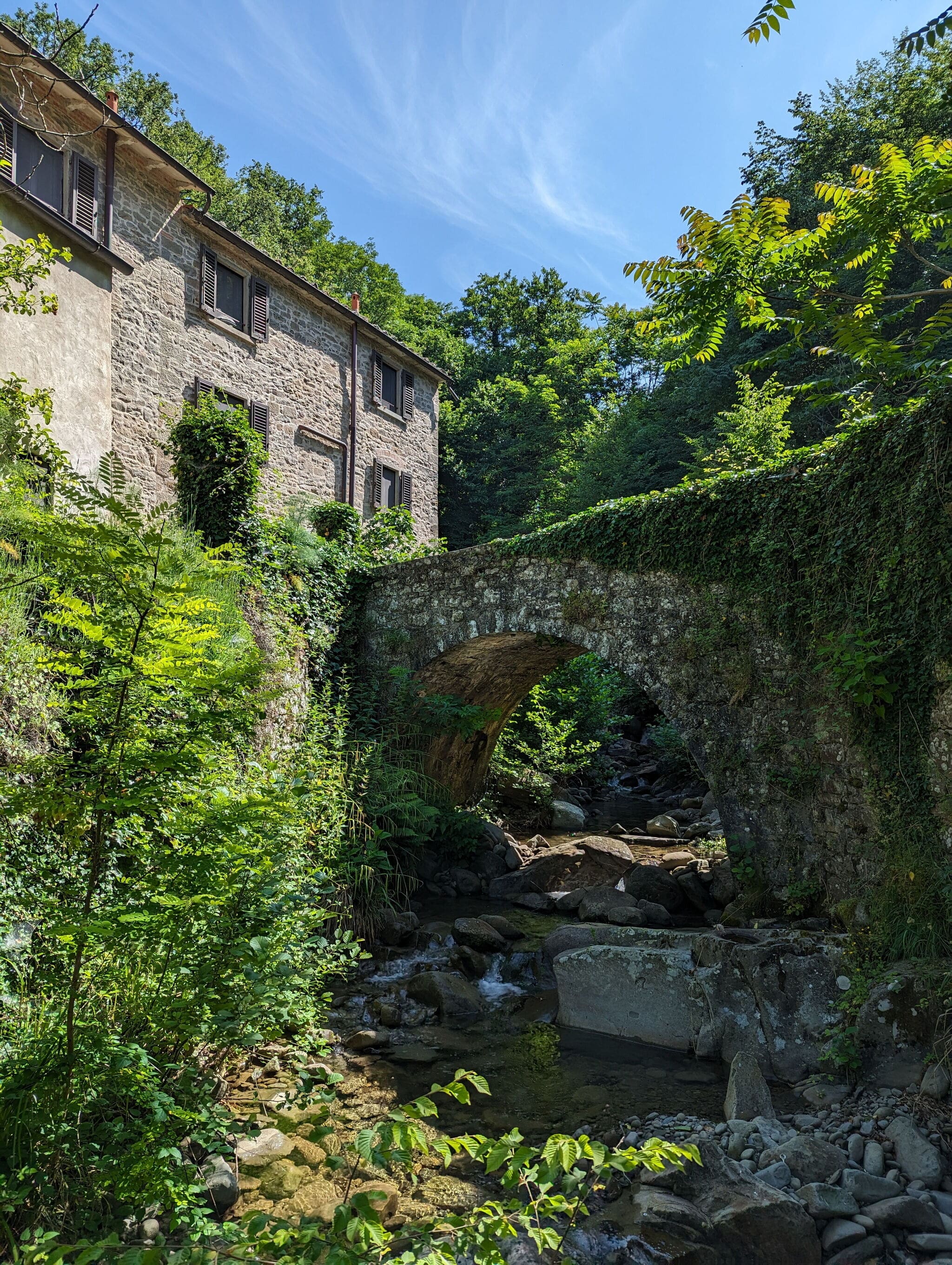 Villa Torrente Pratomagno: Spacious 6-Bedroom Villa with Pool and Air-Con, Tuscany