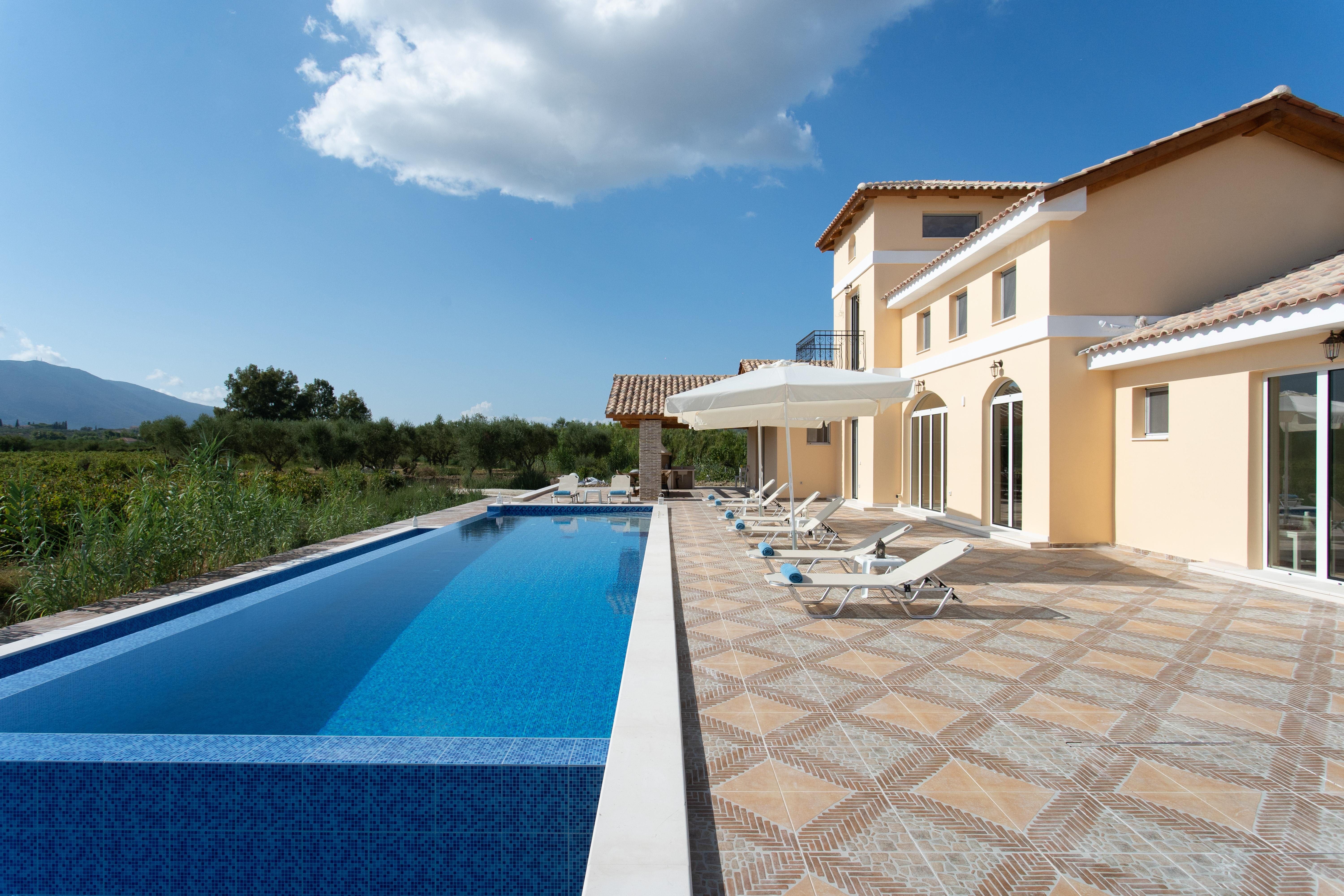 Villa Tragaki Tsilivi: Spacious 7-Bedroom Apartment with Tennis Court, Tsilivi