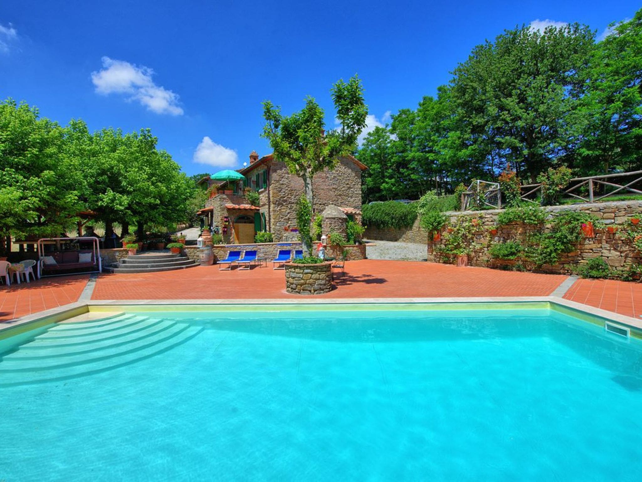 Villa Tramontana Cortona: Historic 8-Bedroom Tuscan Farmhouse with Private Pool and Countryside Views near Cortona