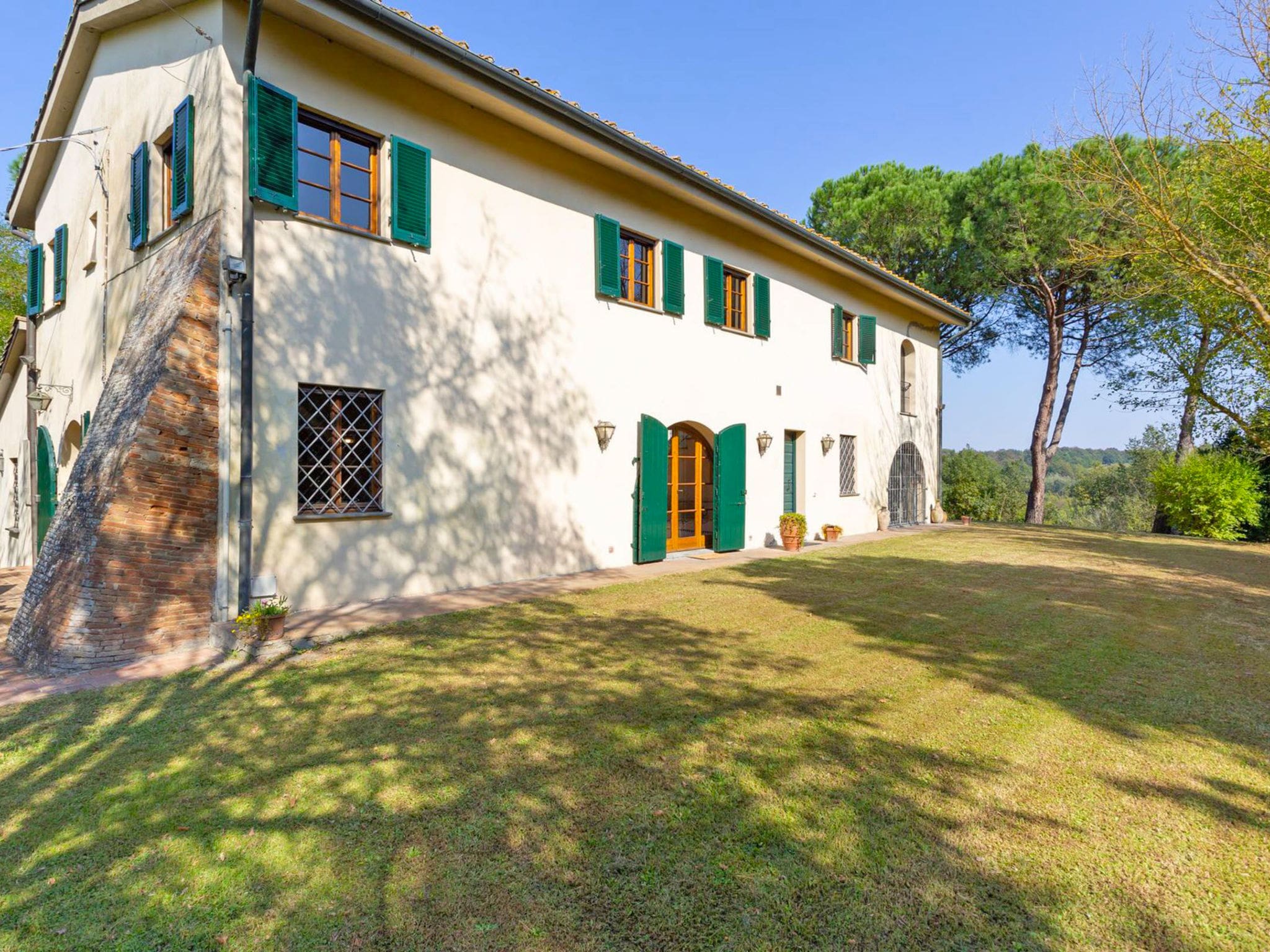 Villa Tramonto Pontedera: Elegant 3-Bedroom Tuscan Farmhouse with Private Pool and Expansive Gardens in Rural Pisa Province