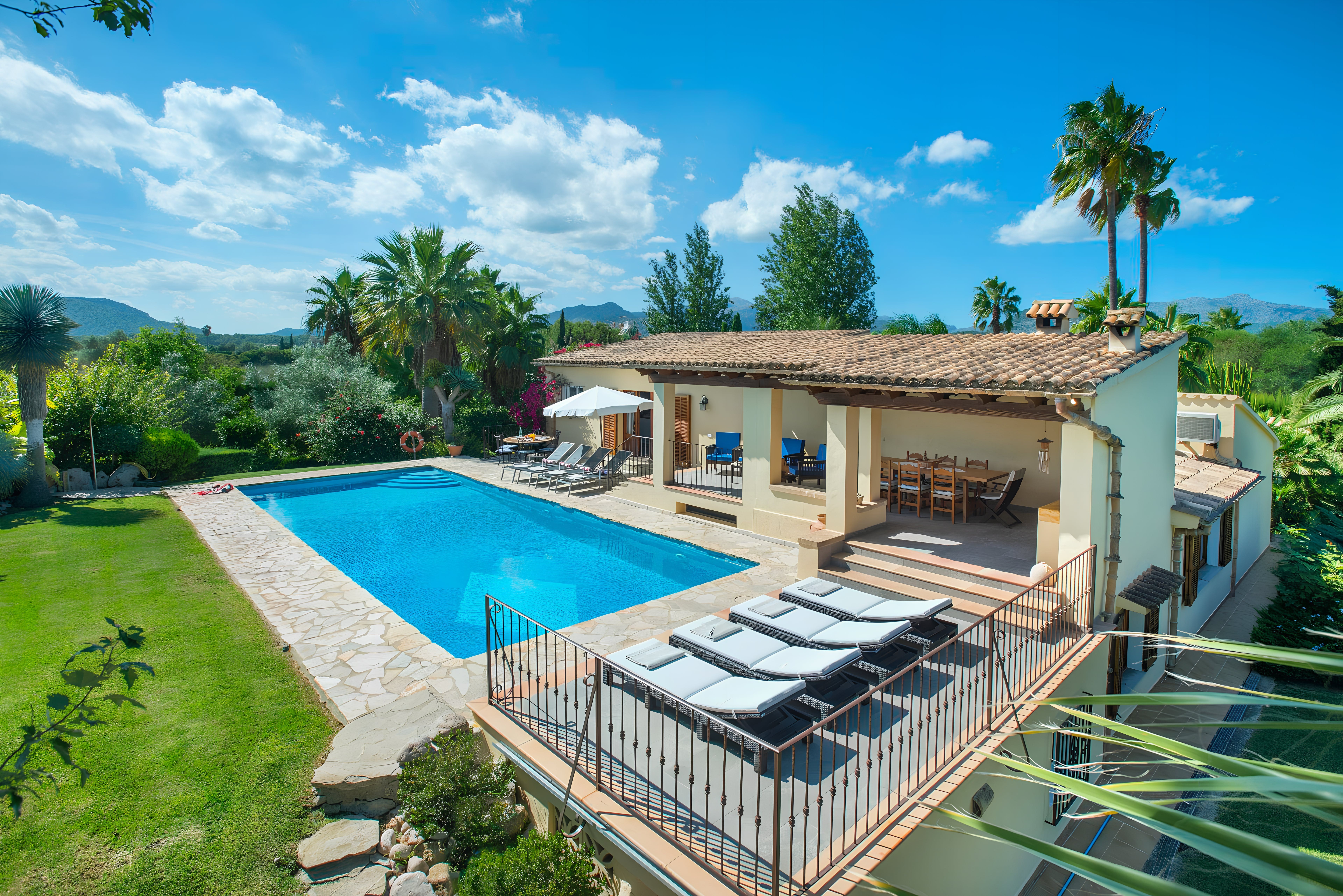 Villa Tramuntana Alcudia Alcudia 3: Luxury 4-Bedroom Villa with Stunning Seaviews, Alcudia
