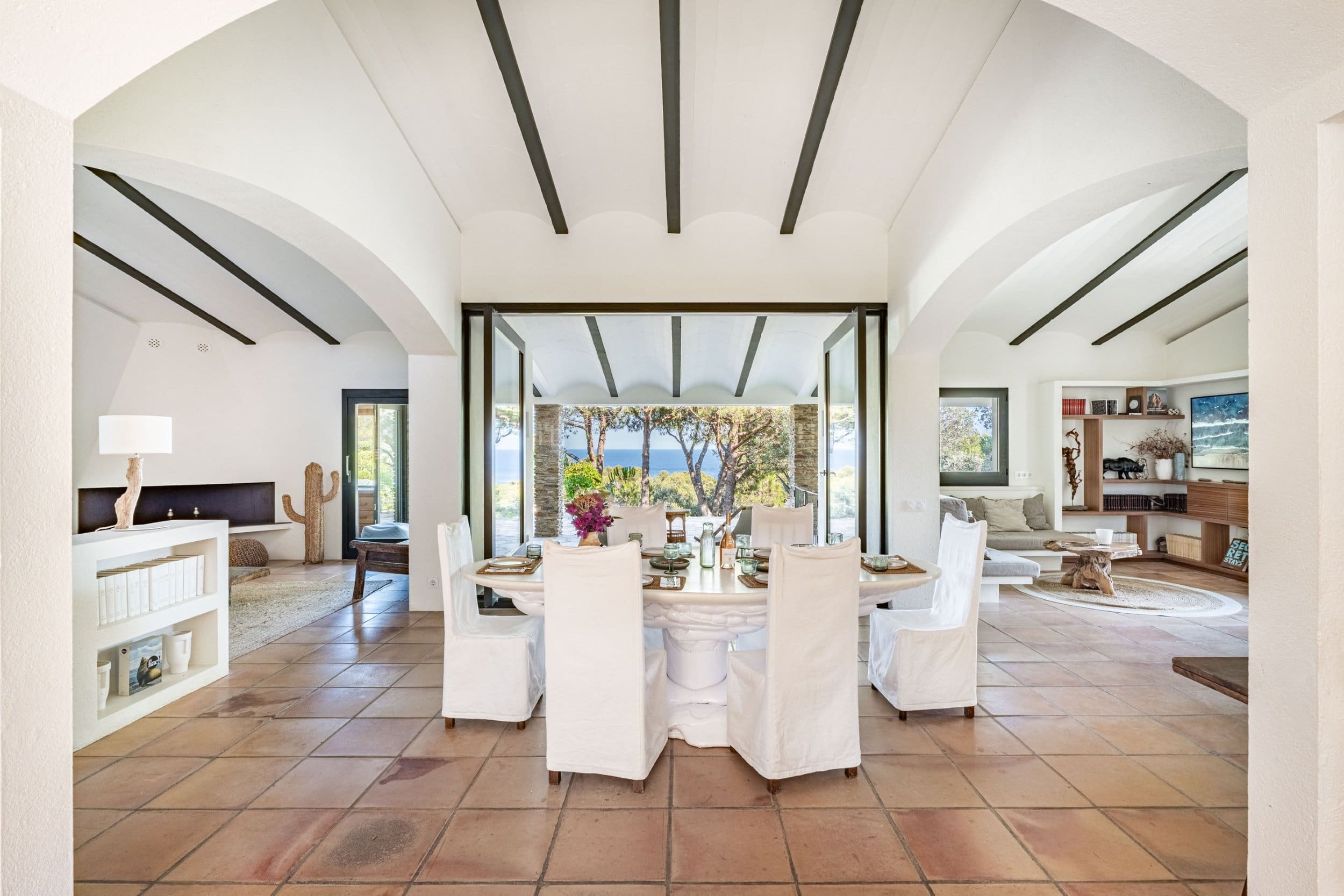 Villa Tramuntana Empuriabrava: Luxury 6-Bedroom Villa with Seaview and Pool, Empuriabrava