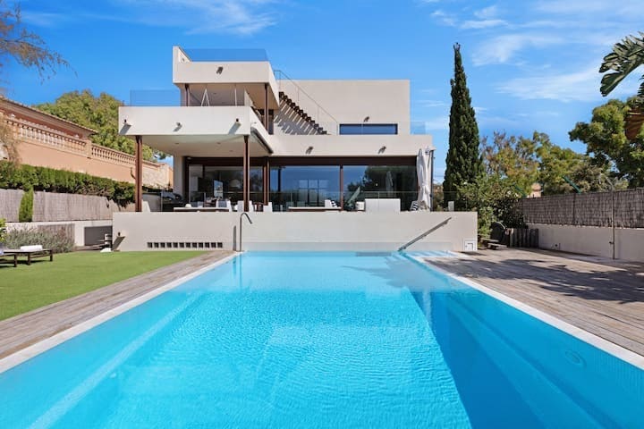 Villa Tramuntana Palma: Luxury 6-Bedroom Villa with Seaview and Pool, Palma