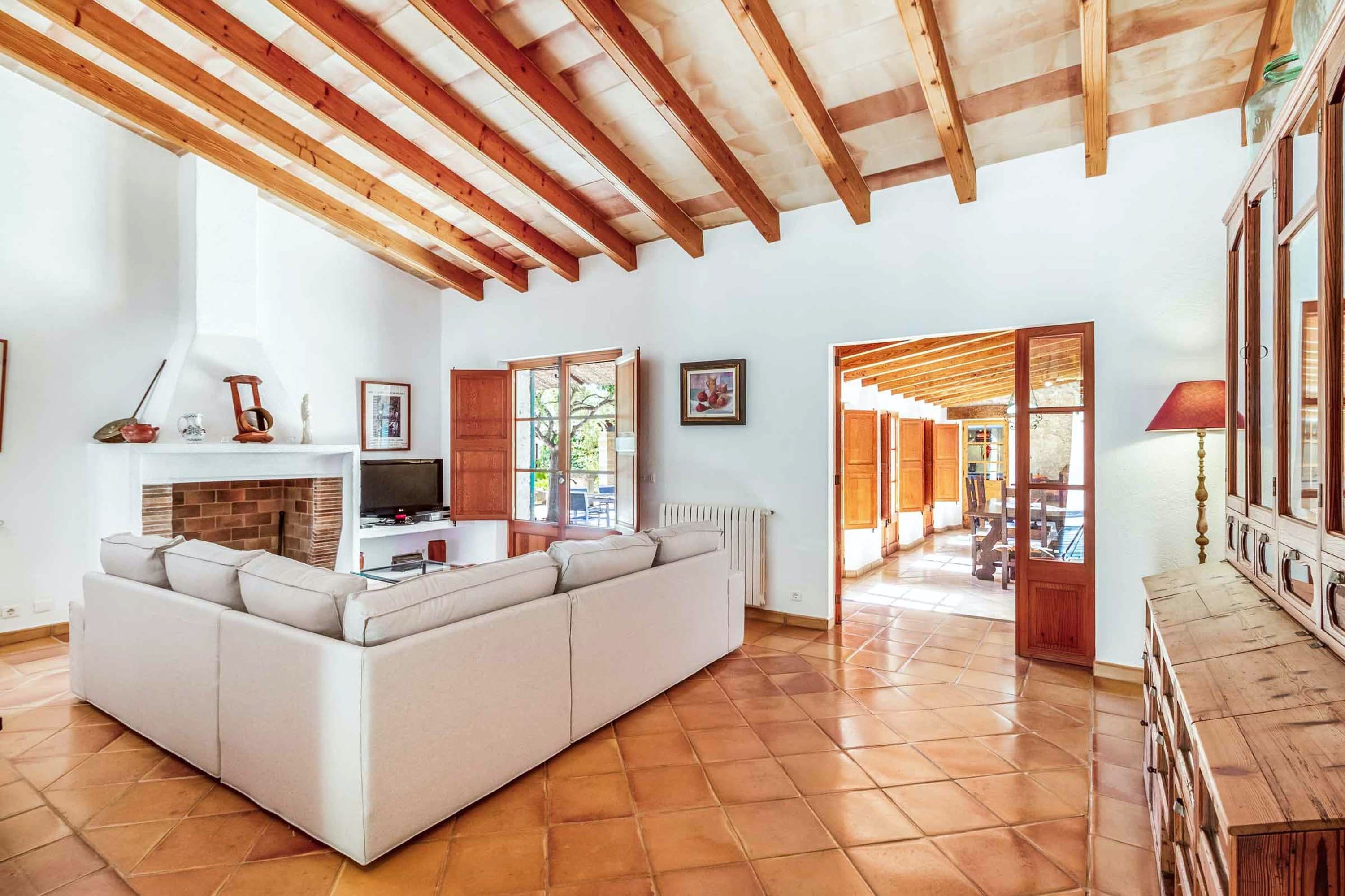 Villa Tramuntana Pollença Pollença 2: Charming 3-Bedroom Villa with Pool and Family-Friendly Features, Mallorca