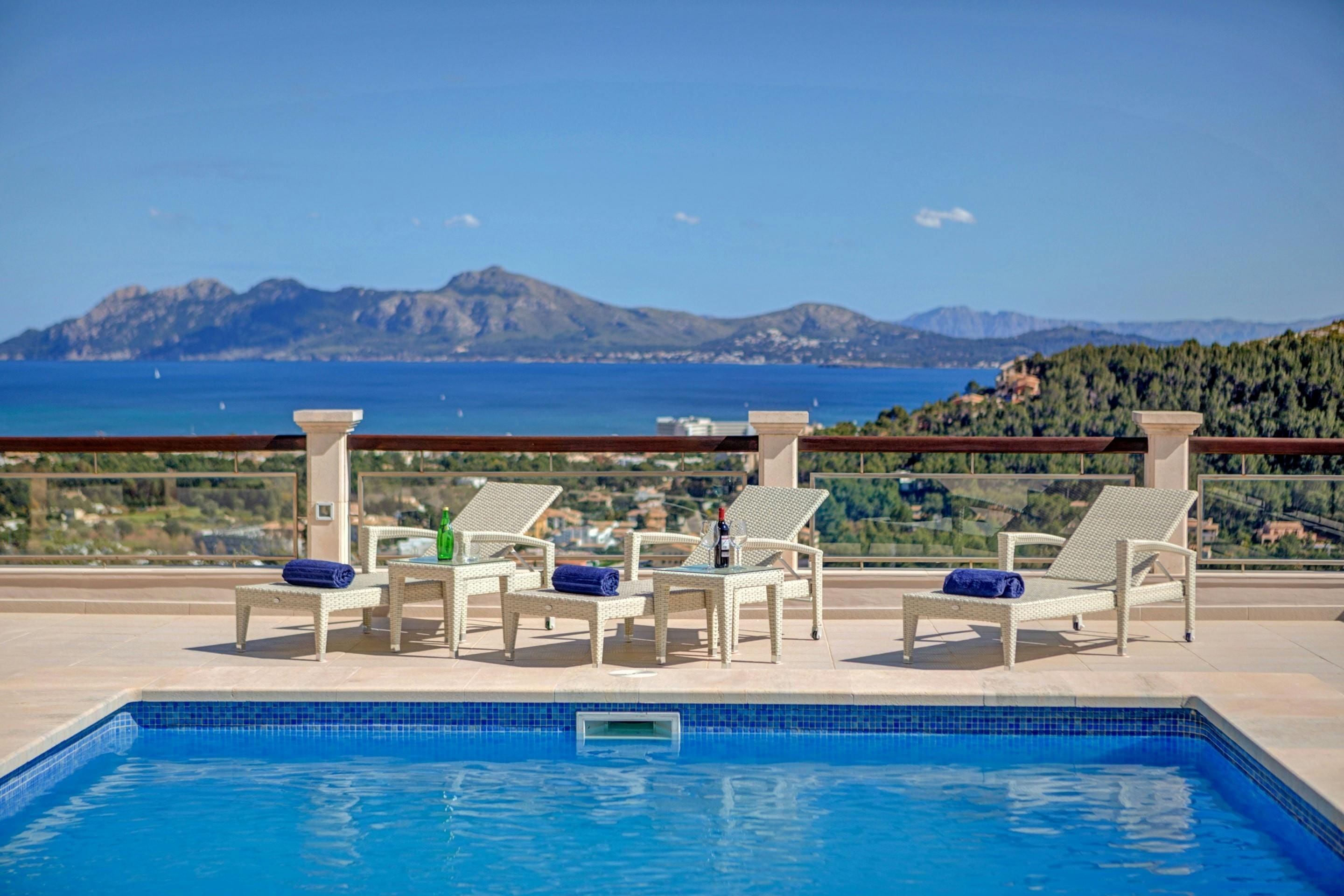 Villa Tramuntana Pollença Pollença: Luxury 4-Bedroom Villa with Seaview and Private Pool, Pollença