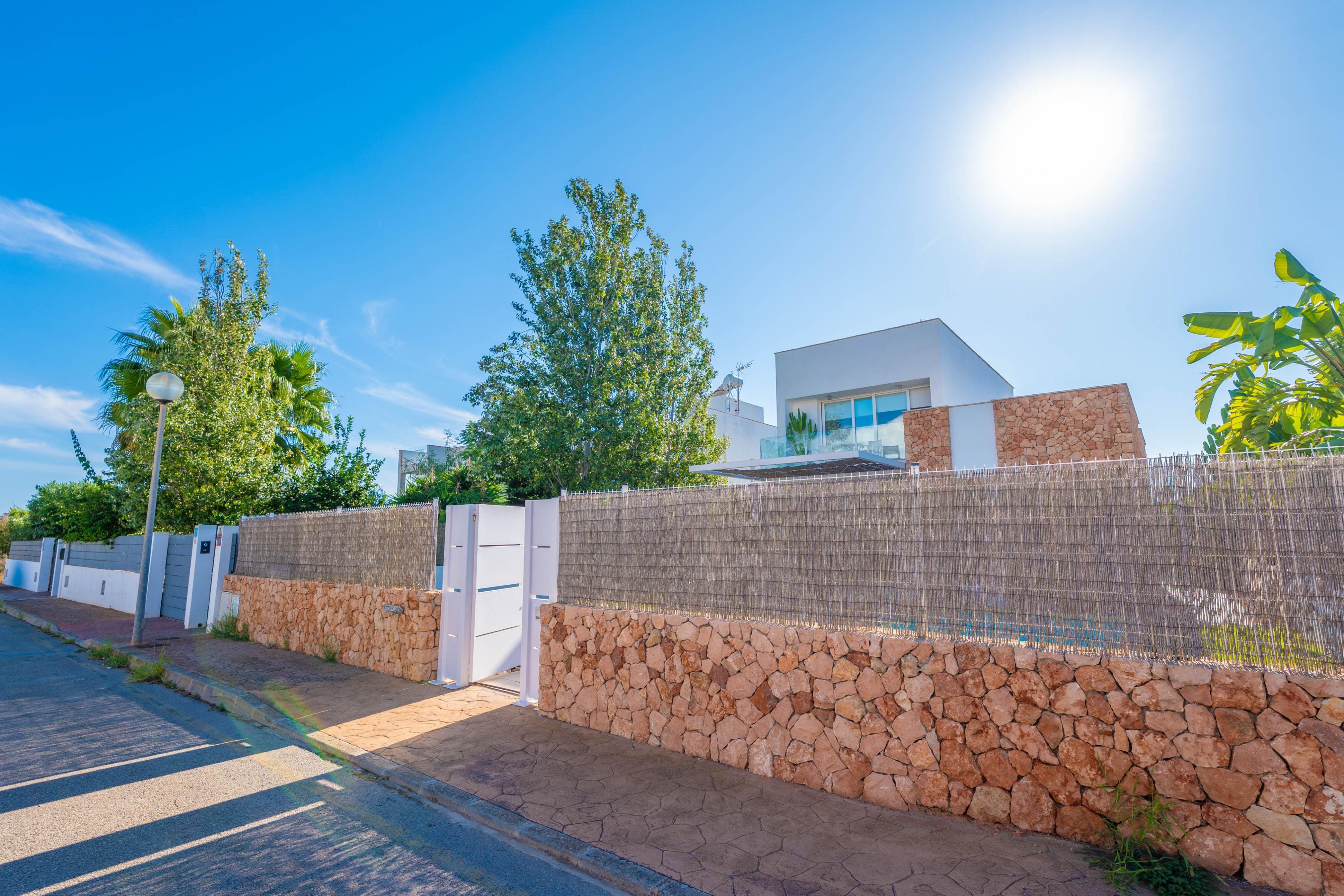 Villa Tramuntana Sa Ràpita: Luxury 3-Bedroom Apartment with Seaview and Pool, Migjorn, Mallorca