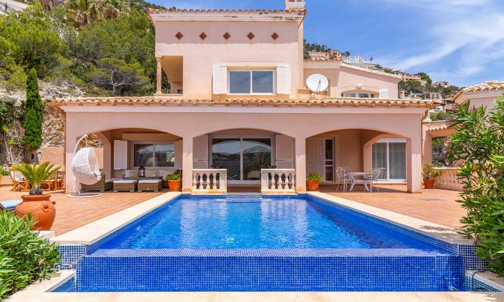 Villa Tramuntana Santa Ponsa: Luxury 6-Bedroom Apartment with Seaview and Pool, Santa Ponsa