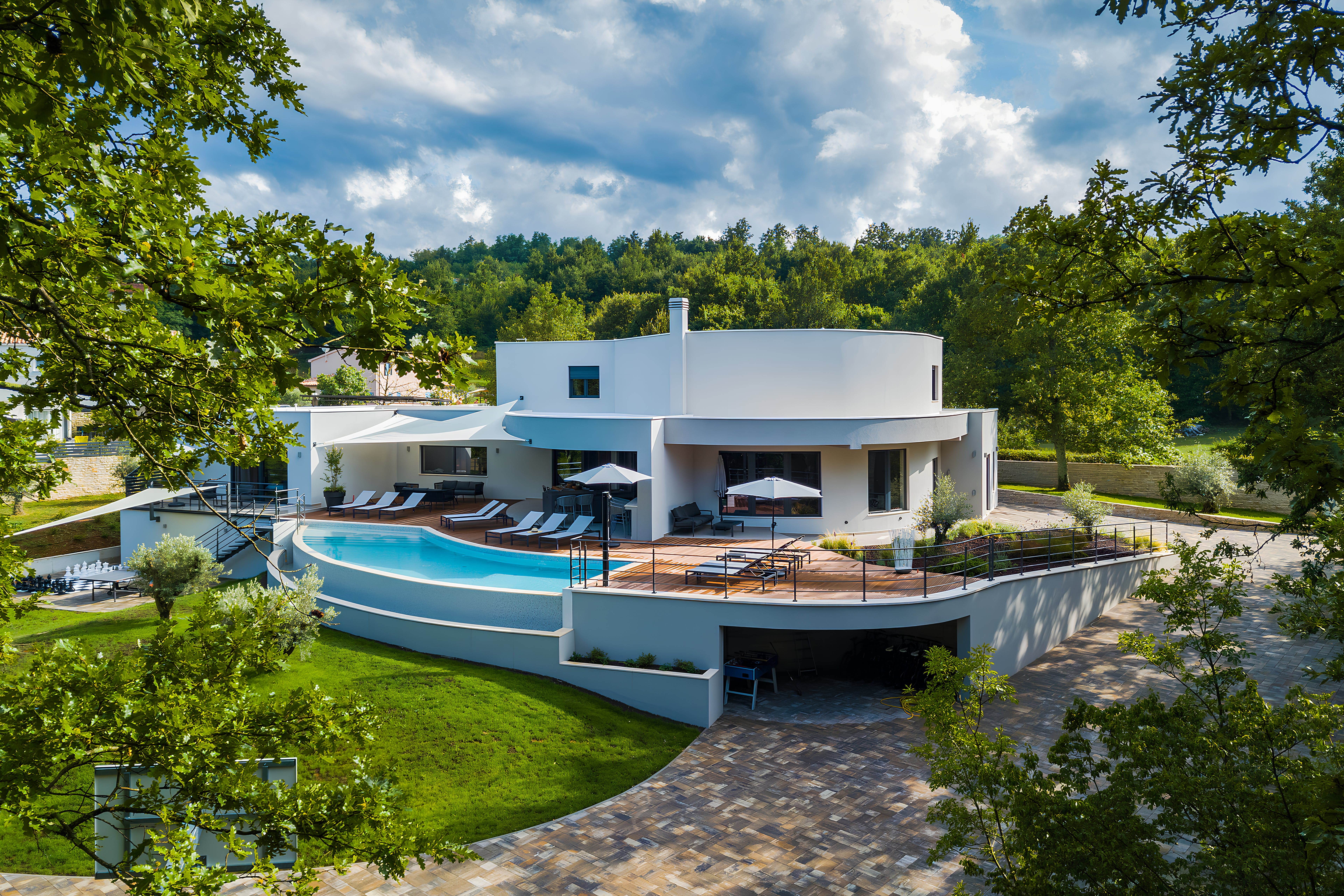 Villa Tranquillità: Luxury 7-Bedroom Apartment with Infinity Pool, Istria