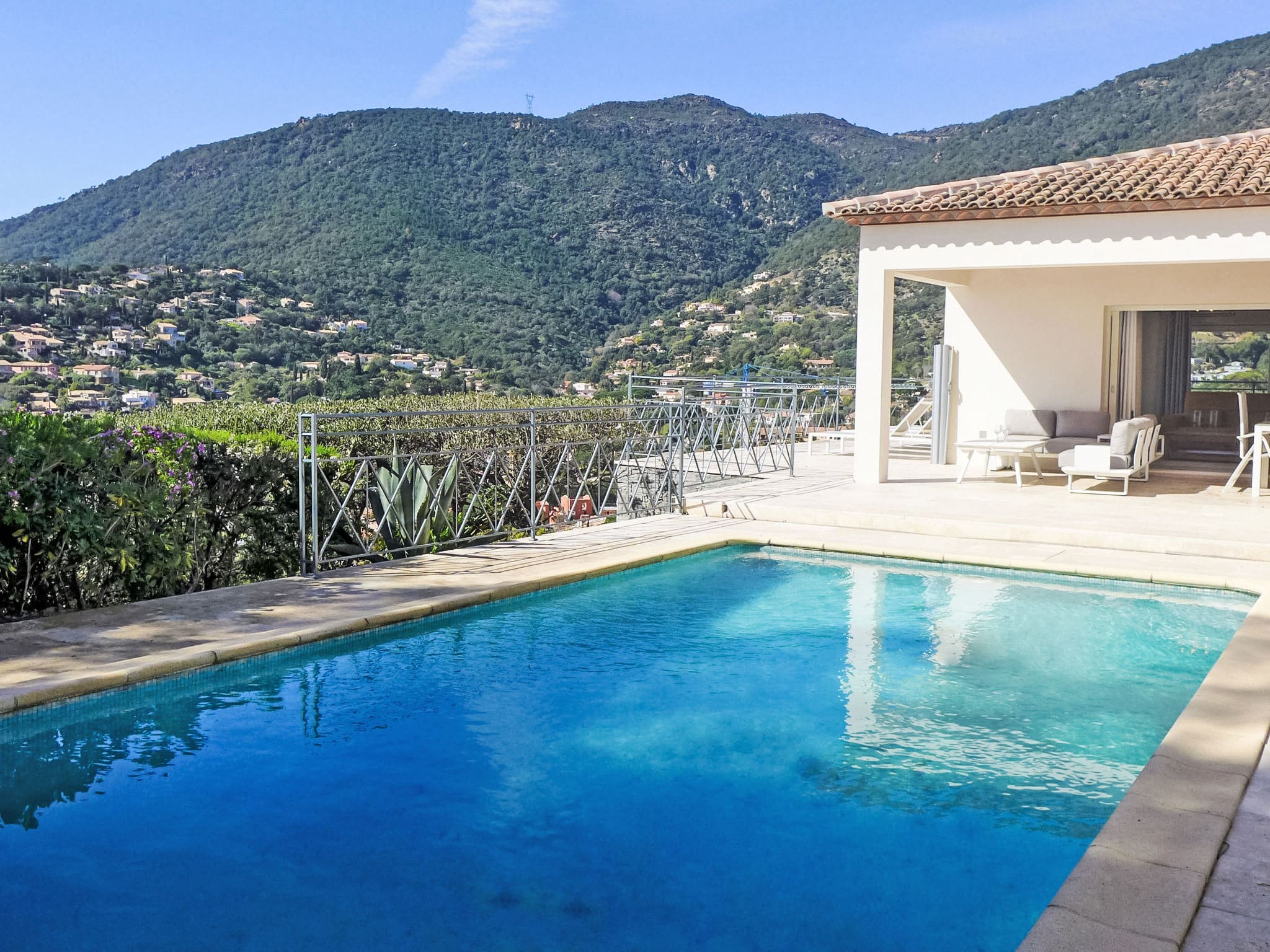 Villa Trestaou Cavalaire: Modern 4-Bedroom Luxury Villa with Private Pool and Sea Views in the French Riviera