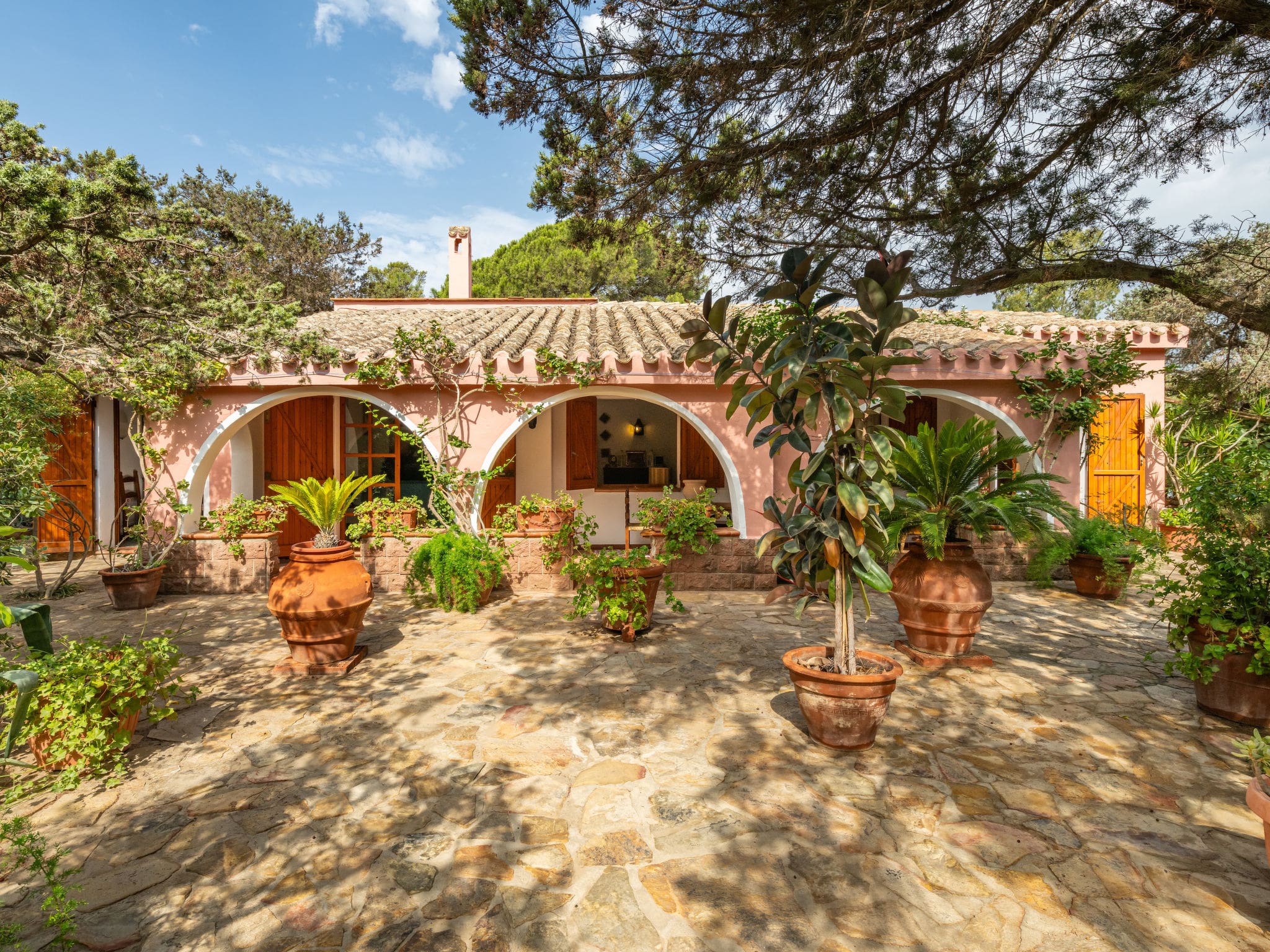 Villa Tuerredda Villasimius: Spacious 4-Bedroom Garden Villa with Golf Course Access and Sea Proximity in Sardinia