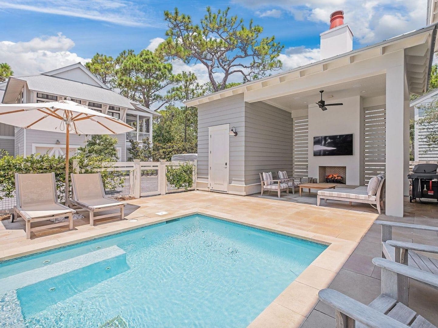 Villa Tupelo Santa Rosa: Luxury 5-Bedroom Villa with Pool and Tennis Court, Walton County Alabama