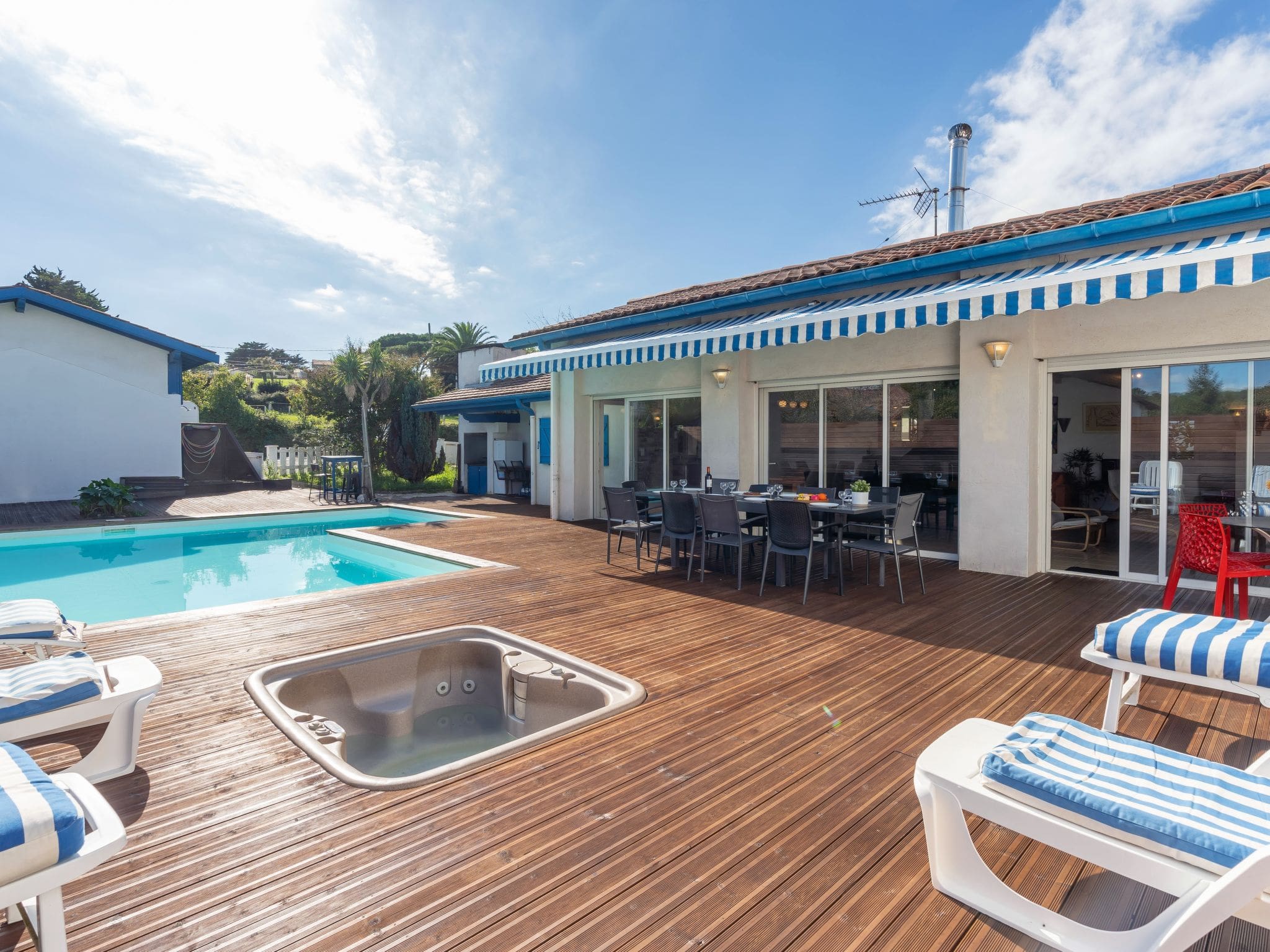 Villa Uhabia Bidart: Spectacular 6-Bedroom Family Villa with Heated Pool and Spa Near Basque Coast