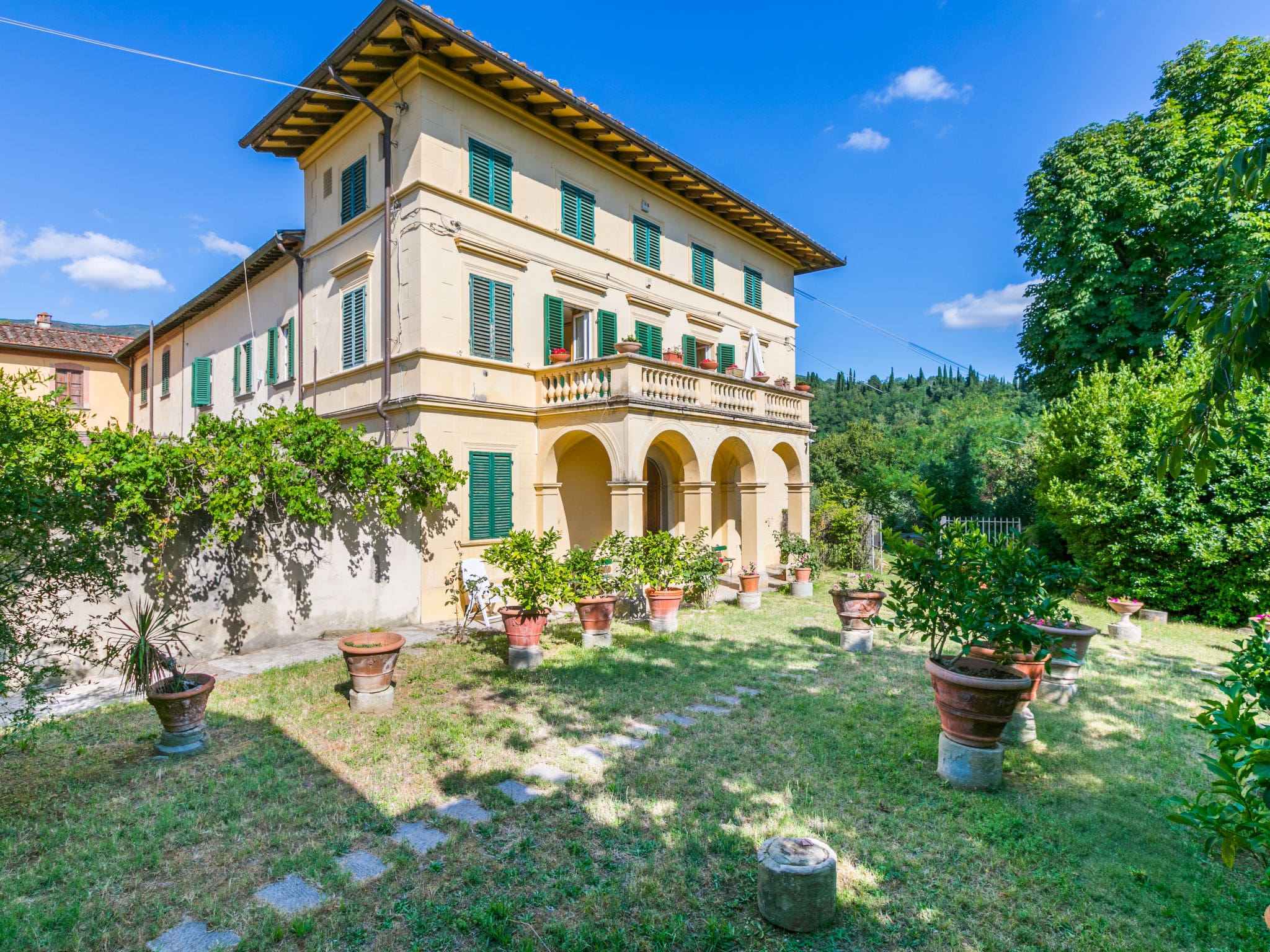 Villa Valdarno Castelfranco: Historic 4-Bedroom Tuscan Manor House with Private Pool and Antique Interiors near Florence
