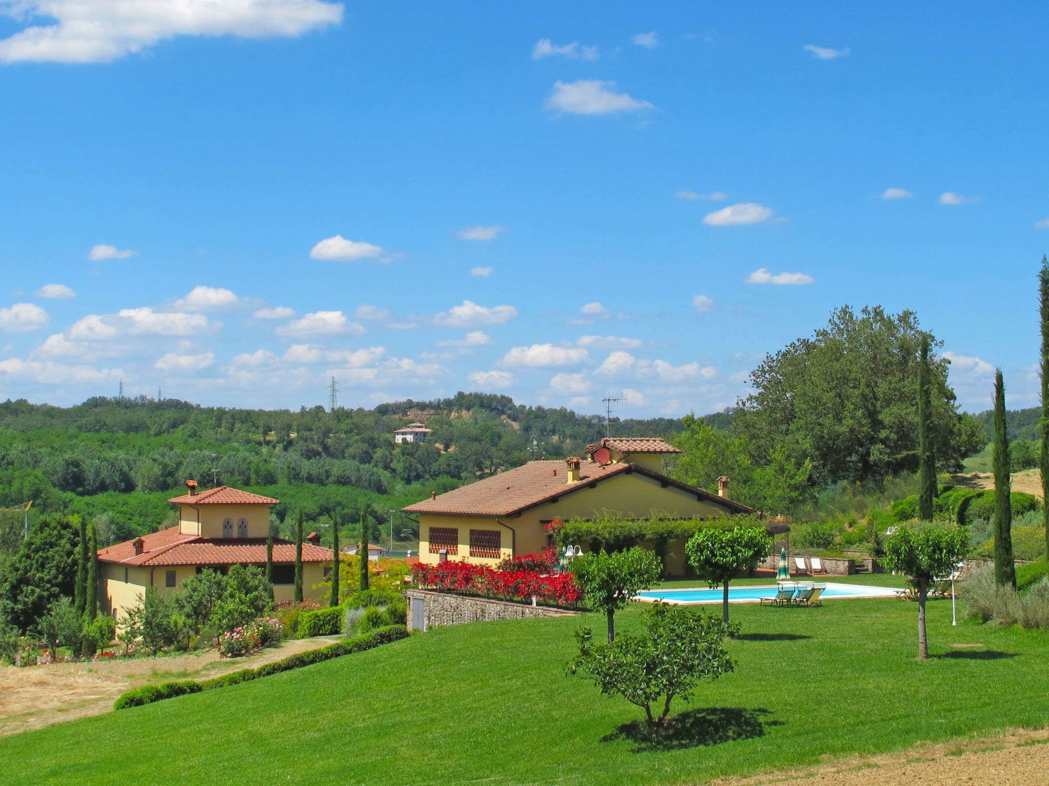 Villa Valdarno San Giovanni: Spectacular 7-Bedroom Estate with Private Pool in Tuscan Countryside Near Florence