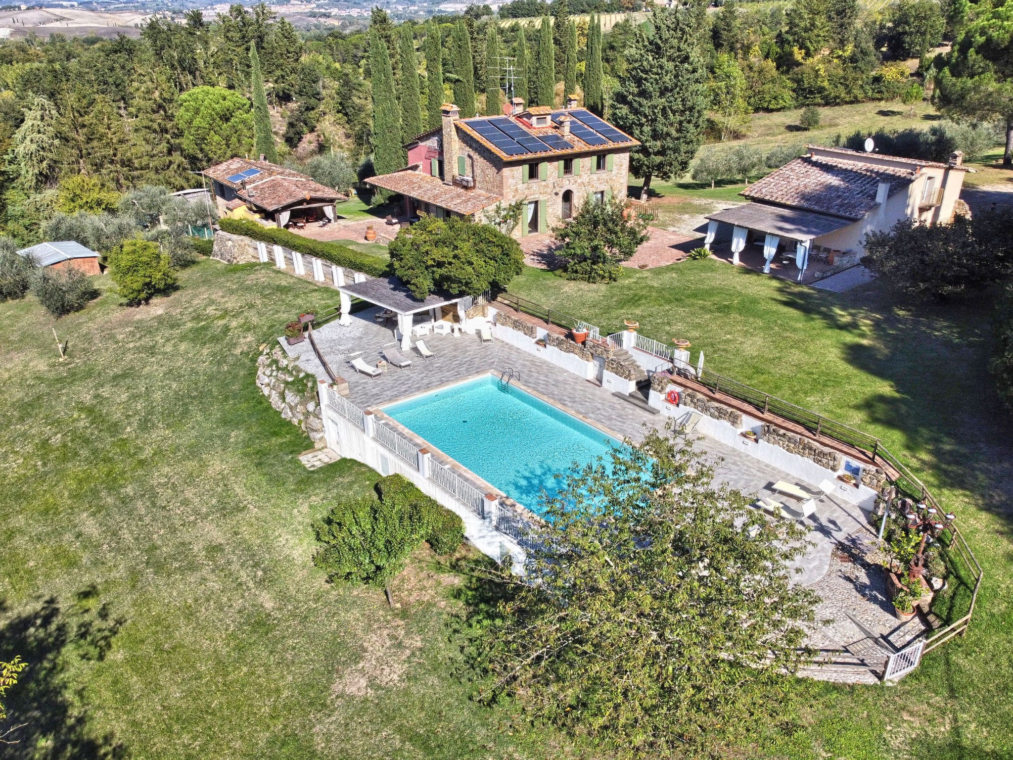 Villa Valdelsa Gambassi: Magnificent 6-Bedroom Tuscan Estate with Private Pool and Panoramic Countryside Views