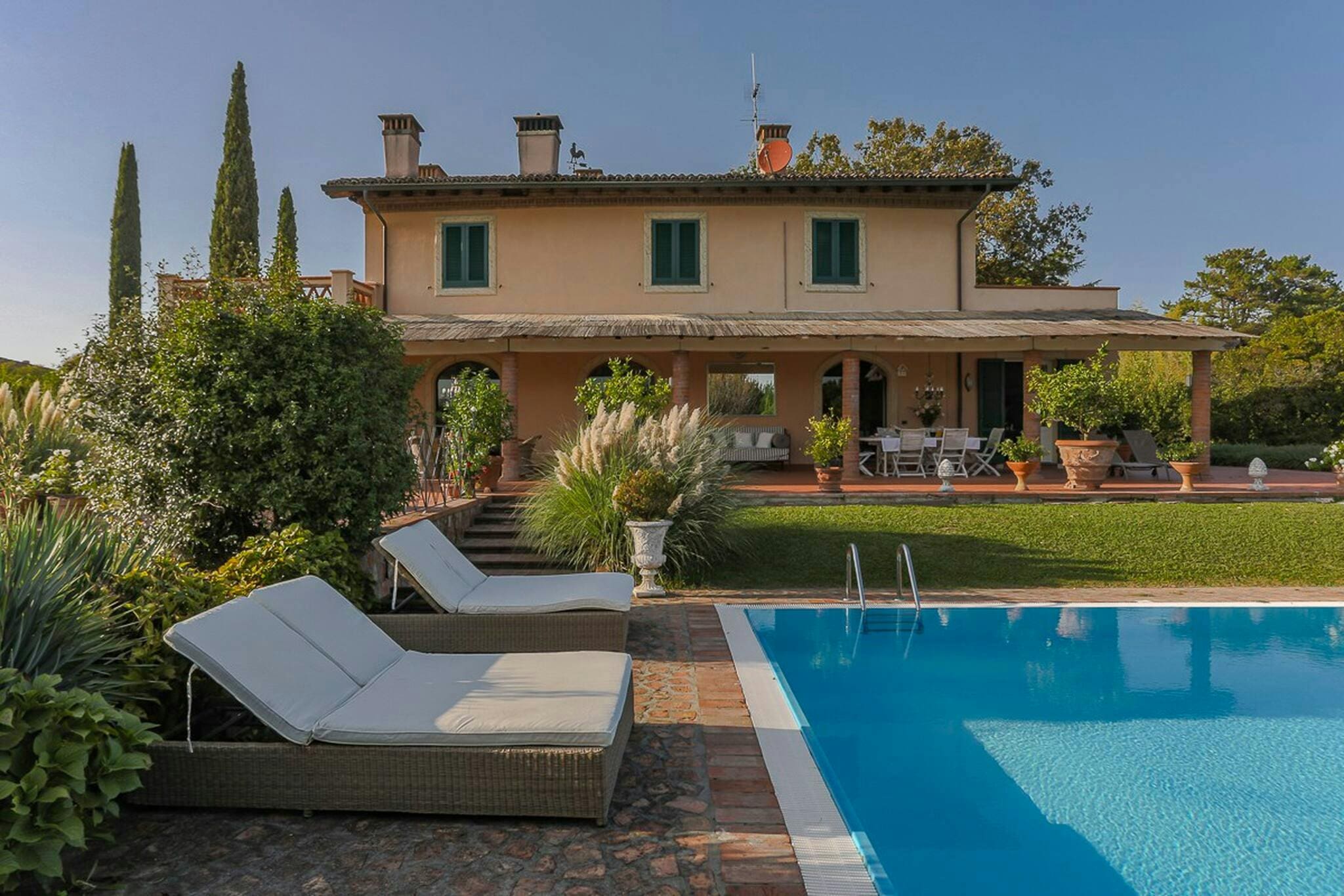 Villa Vento Lucca: Luxury 5-Bedroom Villa with Swimming Pool, Lucca