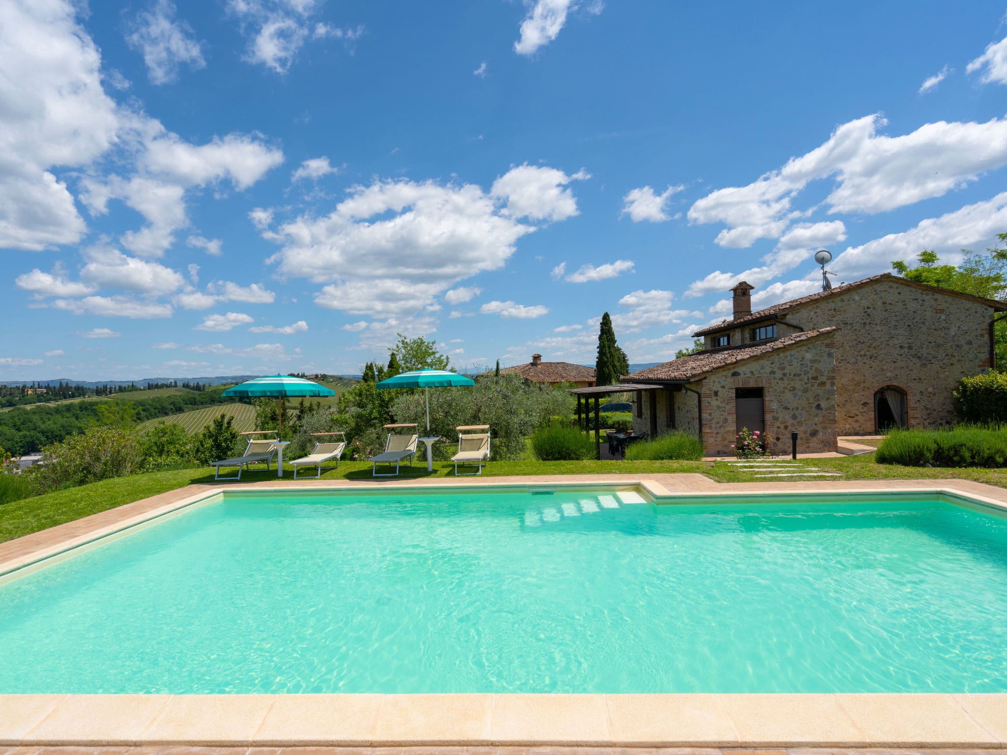Villa Vernaccia Gimignano: Beautifully Renovated 3-Bedroom Chianti Hills Retreat with Private Pool and Medieval Tower Views