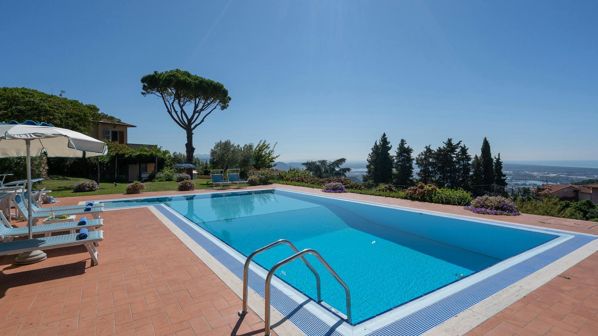 Villa Versilia Viareggio: Luxury 4-Bedroom Villa with Seaview and Pool, Viareggio