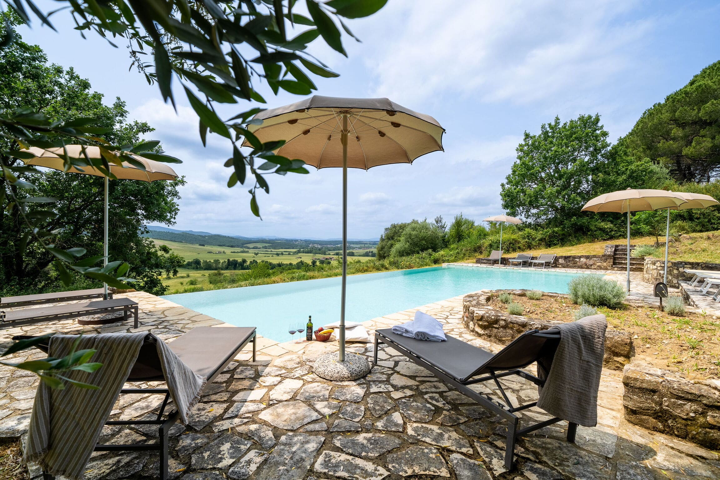 Villa Vigneto Chianti: Luxury 5-Bedroom Villa with Pool and Vineyard Views, Chianti