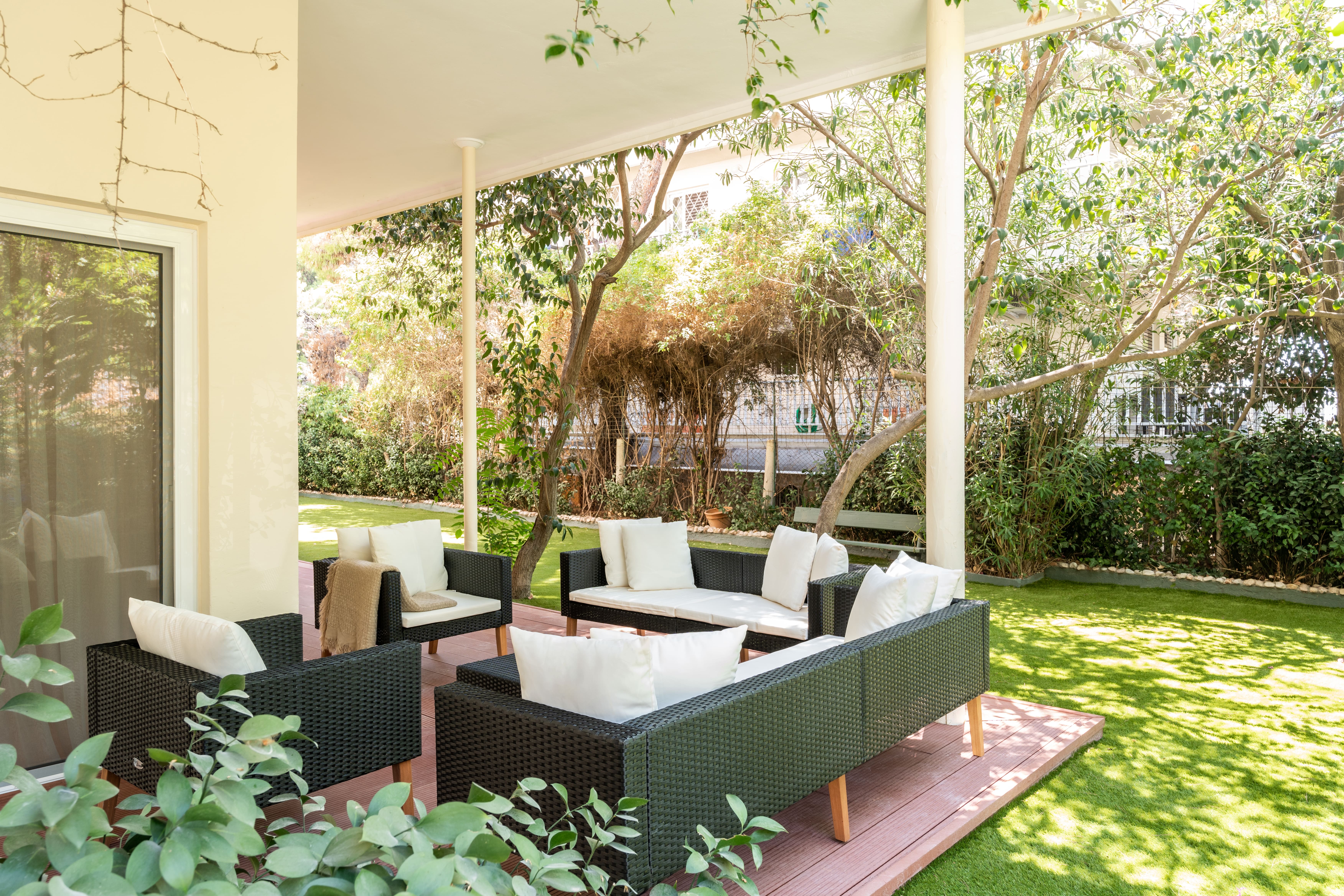 Villa Vouliagmeni: Spacious 4-Bedroom Apartment with Hot Tub and Sea Views, East Attica