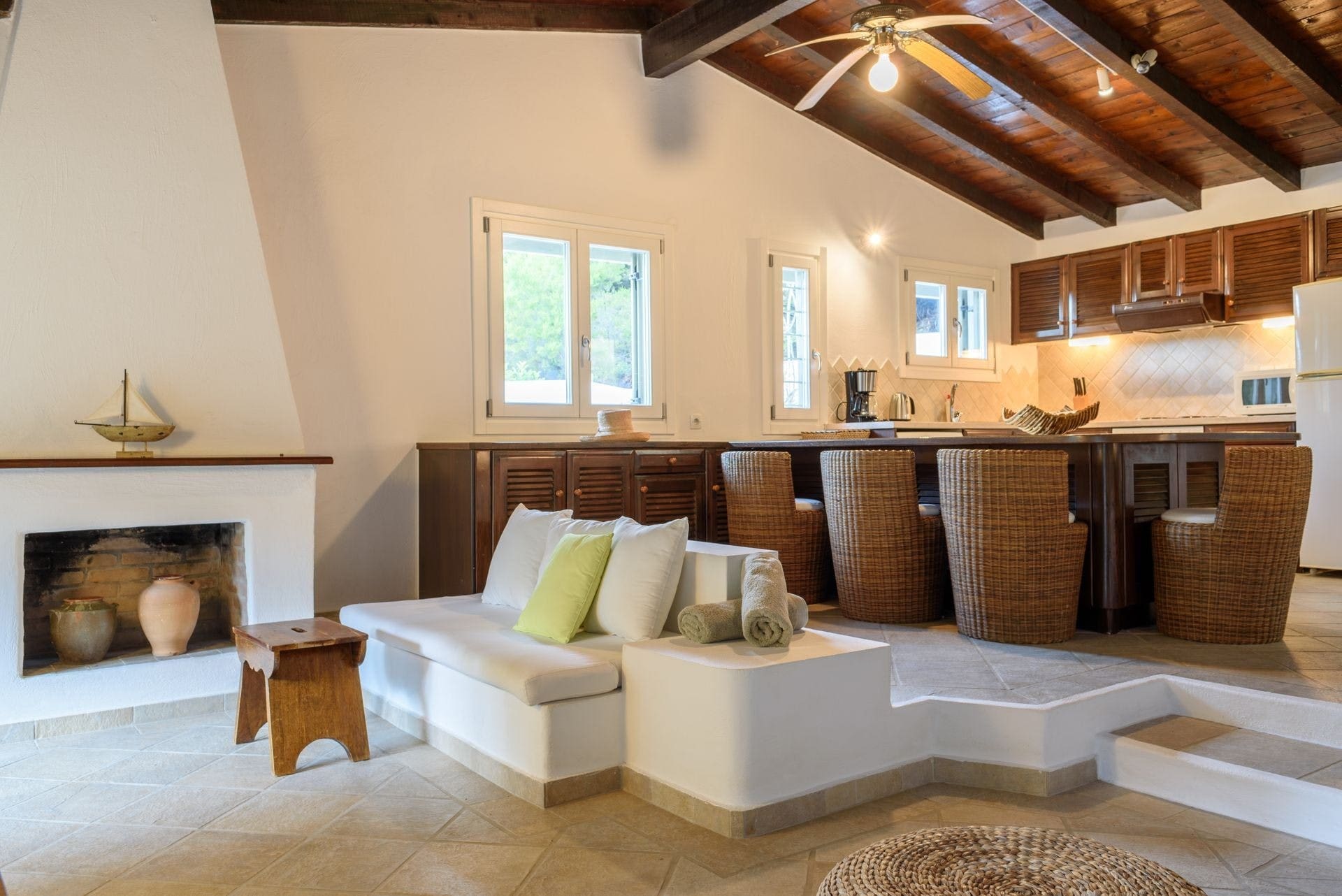 Villa Vromolimos Skiathos: Charming 2-Bedroom Apartment Rental with Sea Views and Beachfront in Skiathos