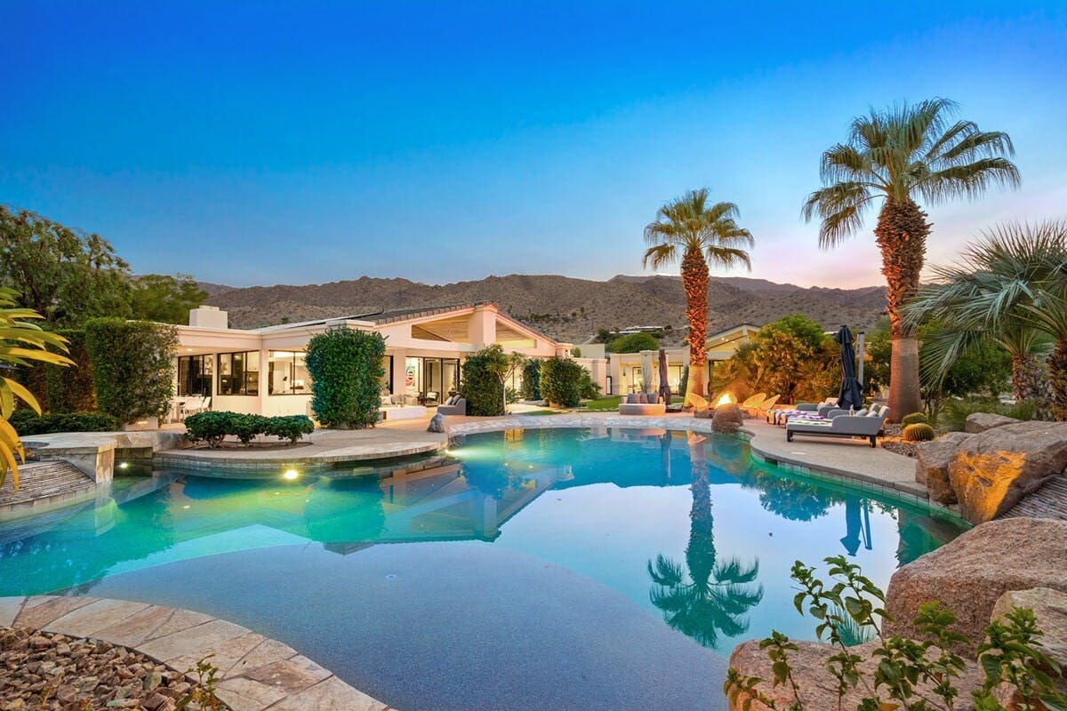 Villa Yucca Palm: Luxury 7-Bedroom Villa with Infinity Pool and Hot Tub, Palm Desert