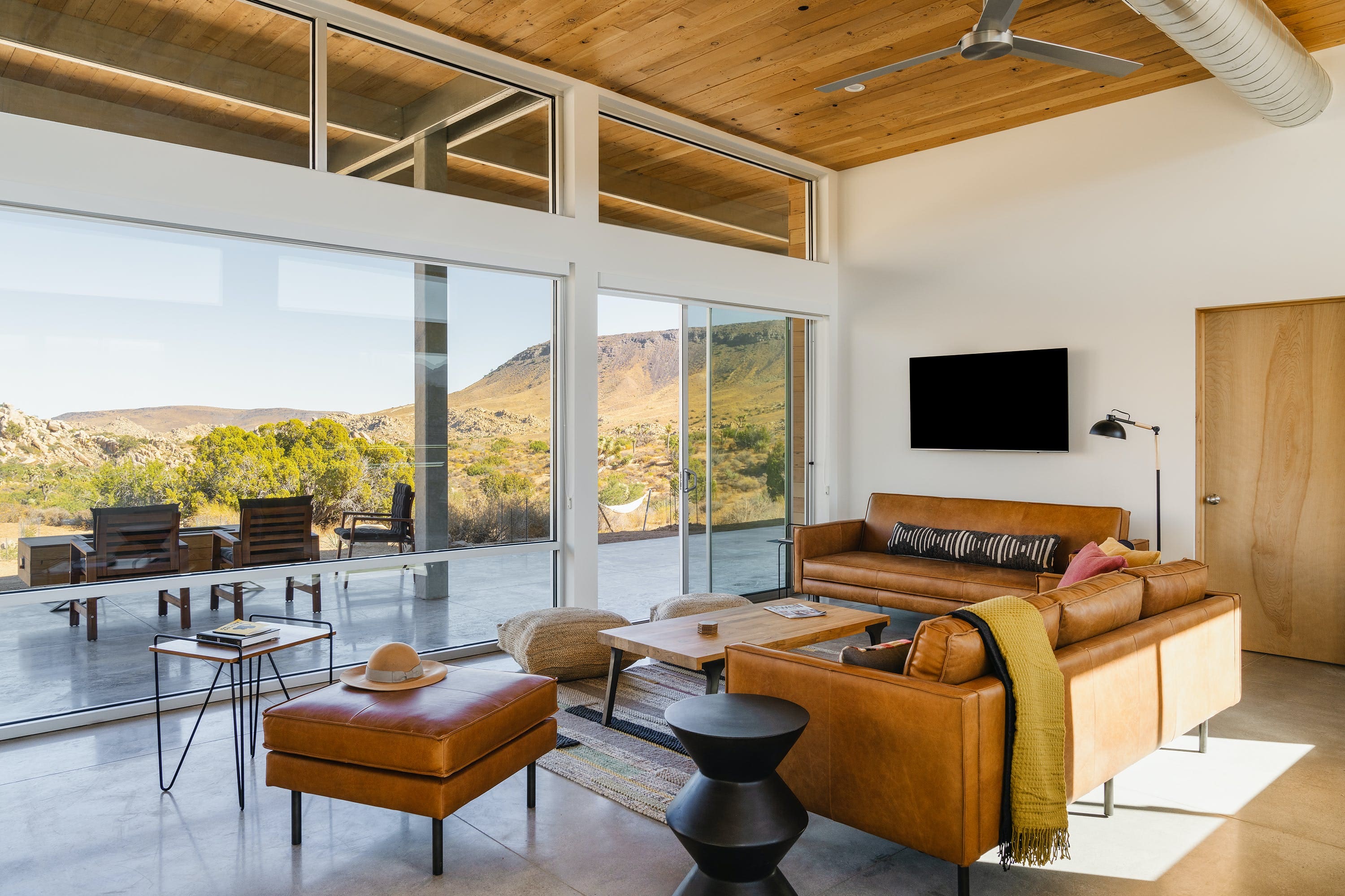 Villa Yucca Pioneertown: Luxury 2-Bedroom Villa with Private Pool and Hot Tub, Pioneertown