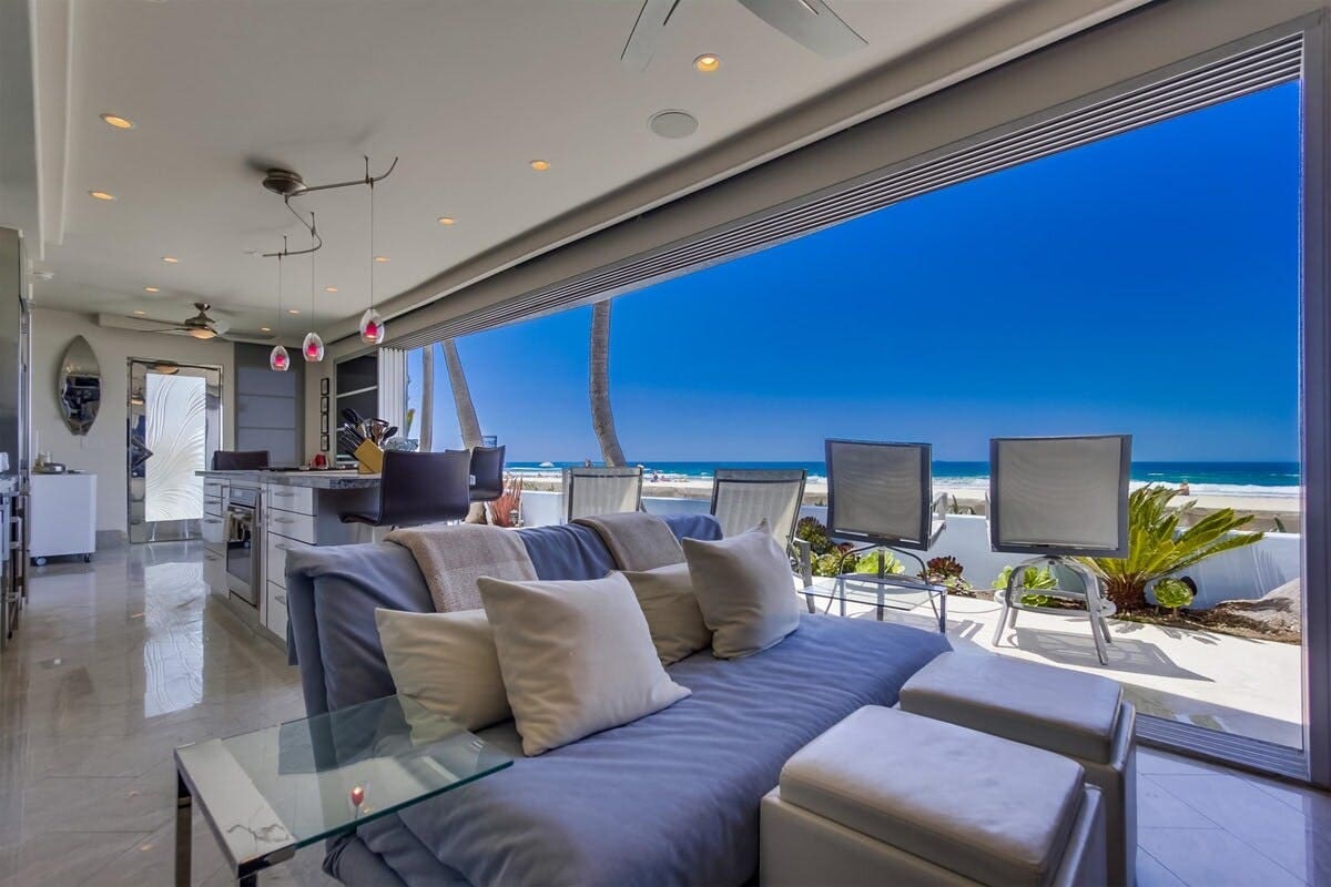 Vista del Mare: Charming 2-Bedroom Villa with Sea Views, Mission Beach