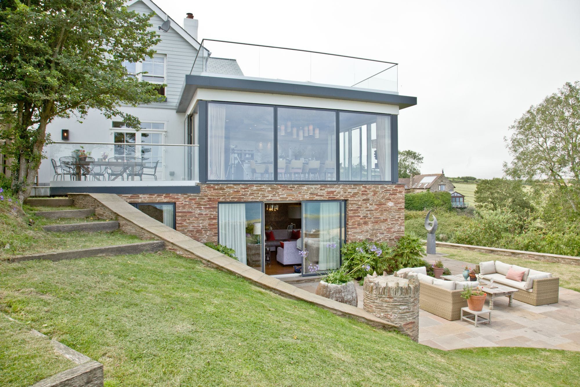 Vista di Start Bay: Stunning 7-Bedroom Apartment with Seaview in Salcombe