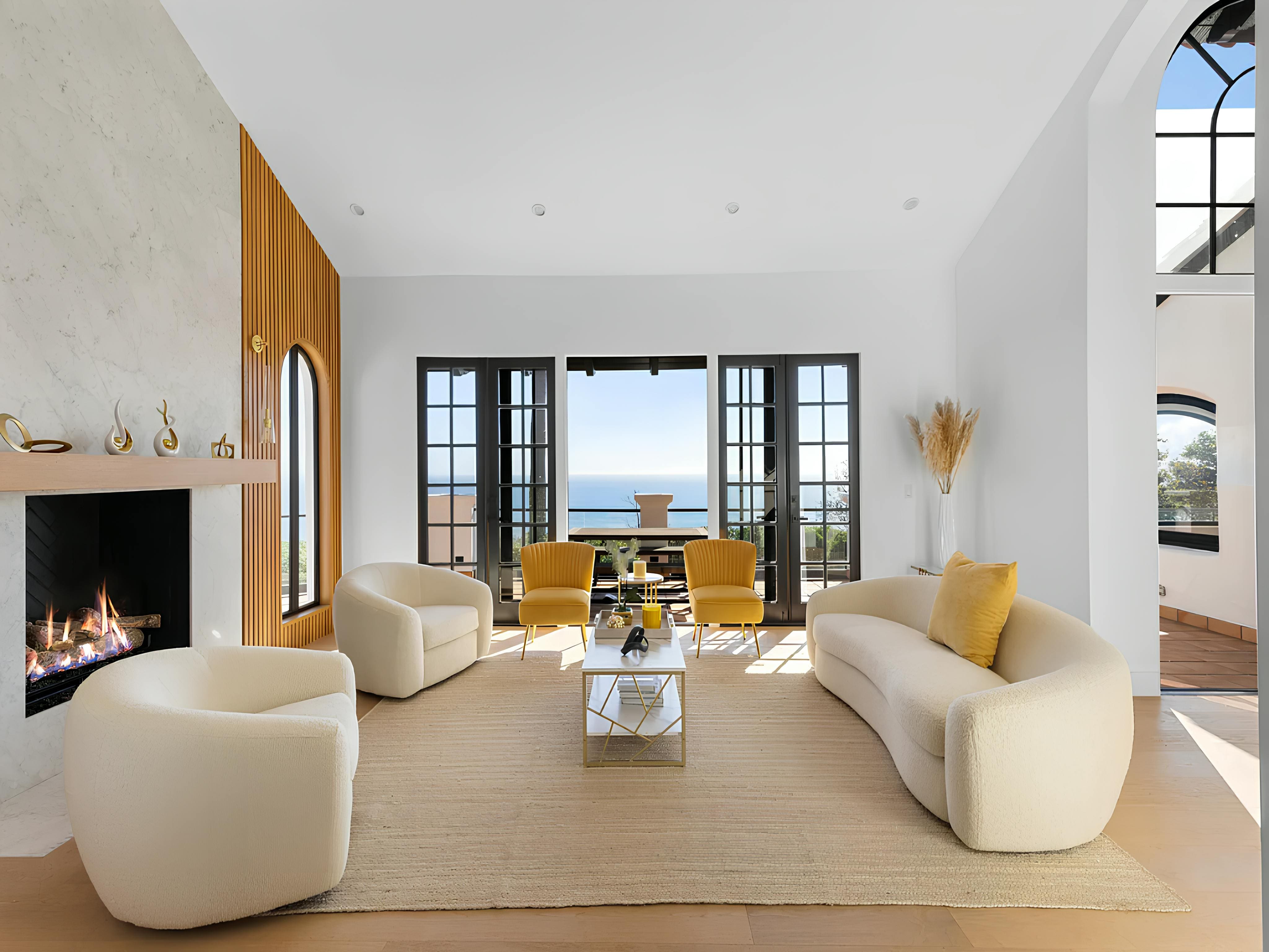 Vista Pacifica: Stunning 5-Bedroom Villa with Sea Views, Malibu
