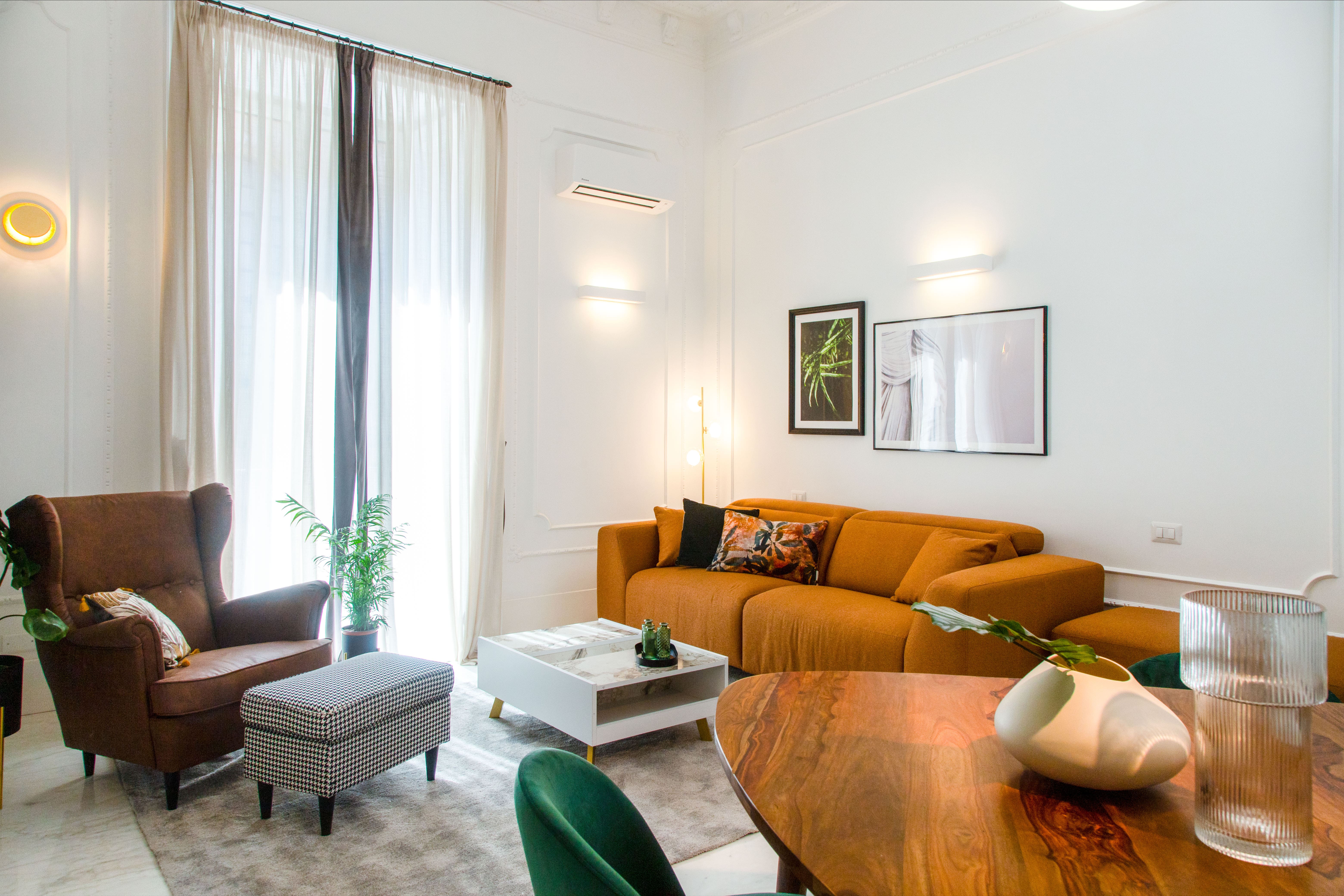 Vista sul Mare: Spacious 4-Bedroom Apartment with Stunning Sea Views, Naples