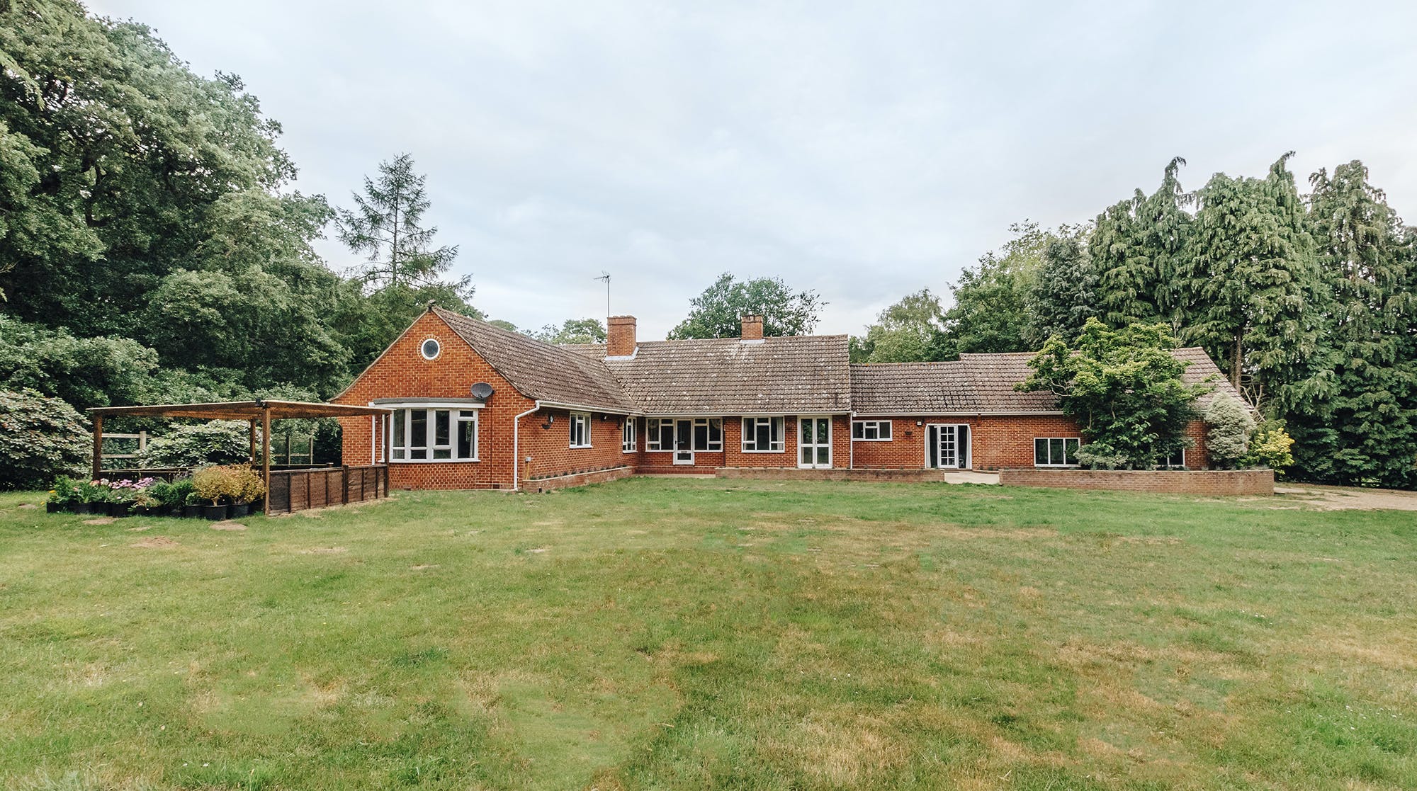 Worlingham Estate Cottage: Historic 4-Bedroom Luxury Cottage Rental Suffolk with Private Garden and Estate Grounds