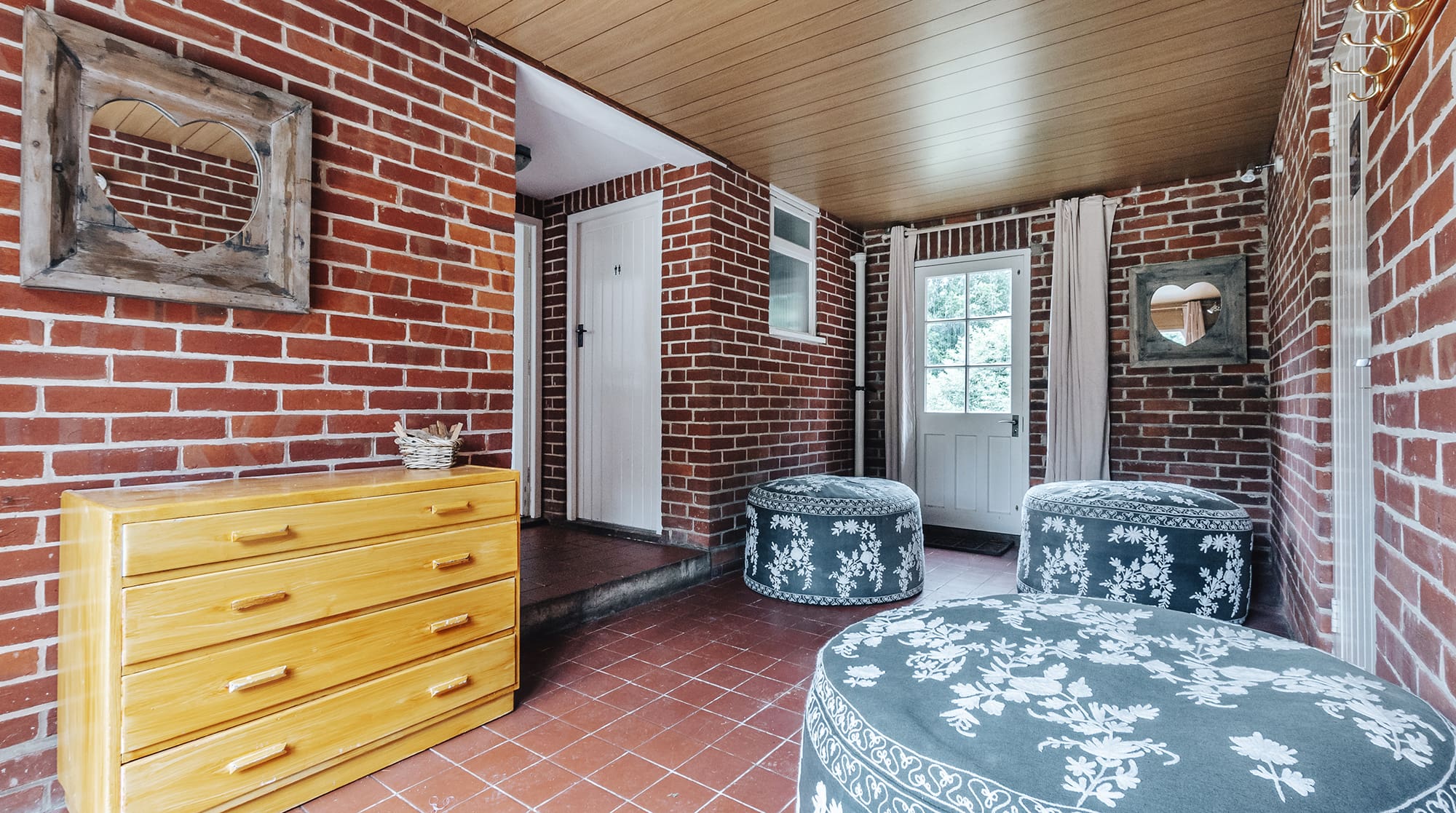 Worlingham Estate Cottage: Historic 4-Bedroom Luxury Cottage Rental Suffolk with Private Garden and Estate Grounds