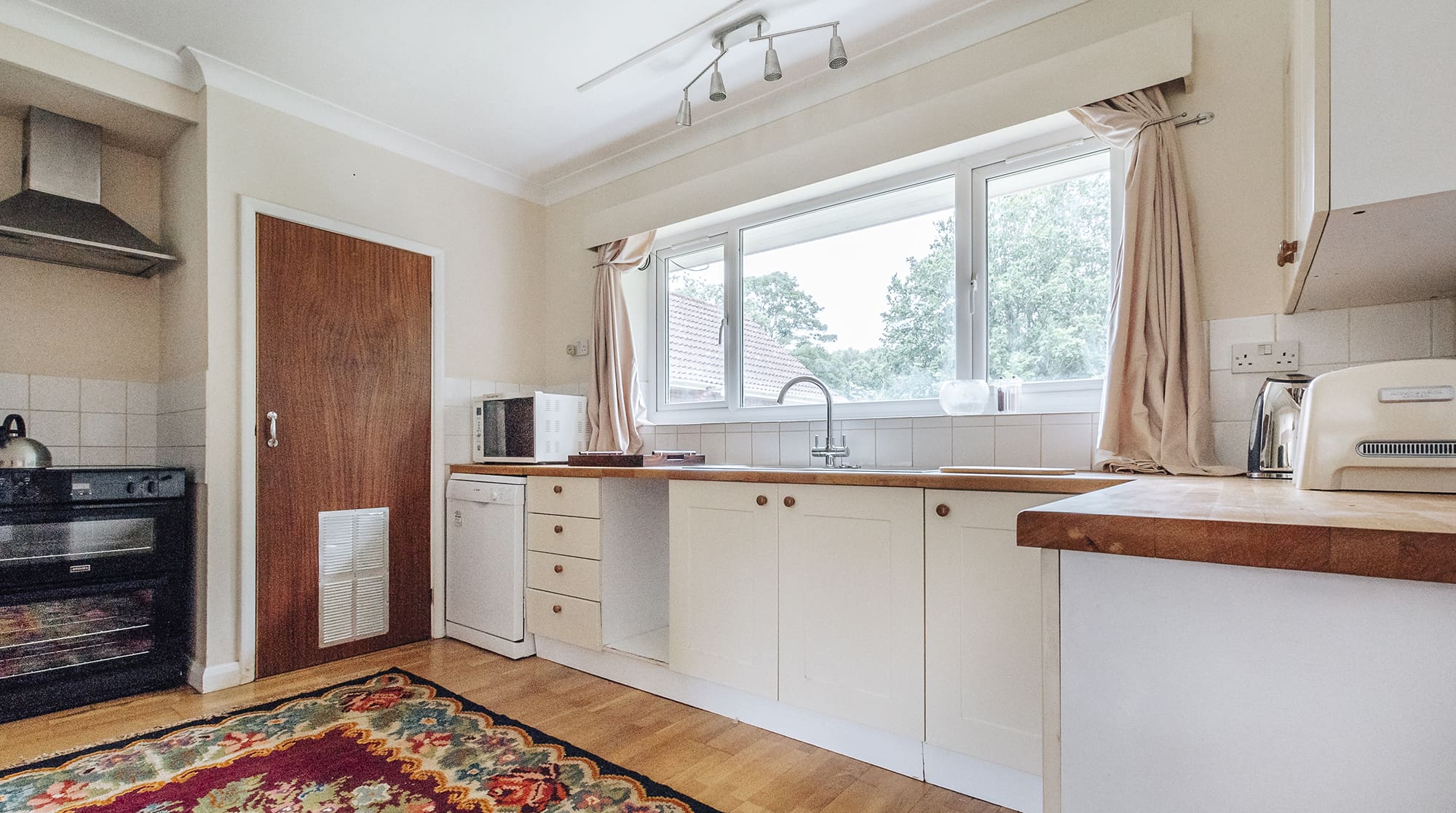 Worlingham Estate Cottage: Historic 4-Bedroom Luxury Cottage Rental Suffolk with Private Garden and Estate Grounds