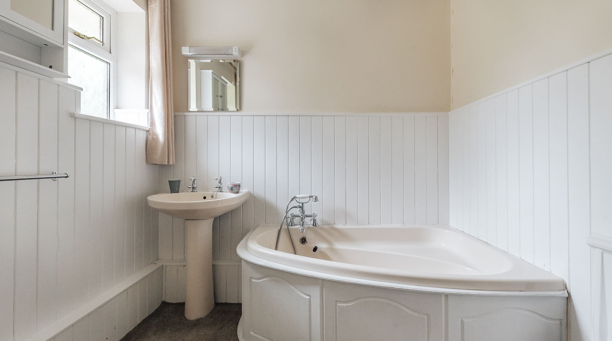 Worlingham Estate Cottage: Historic 4-Bedroom Luxury Cottage Rental Suffolk with Private Garden and Estate Grounds