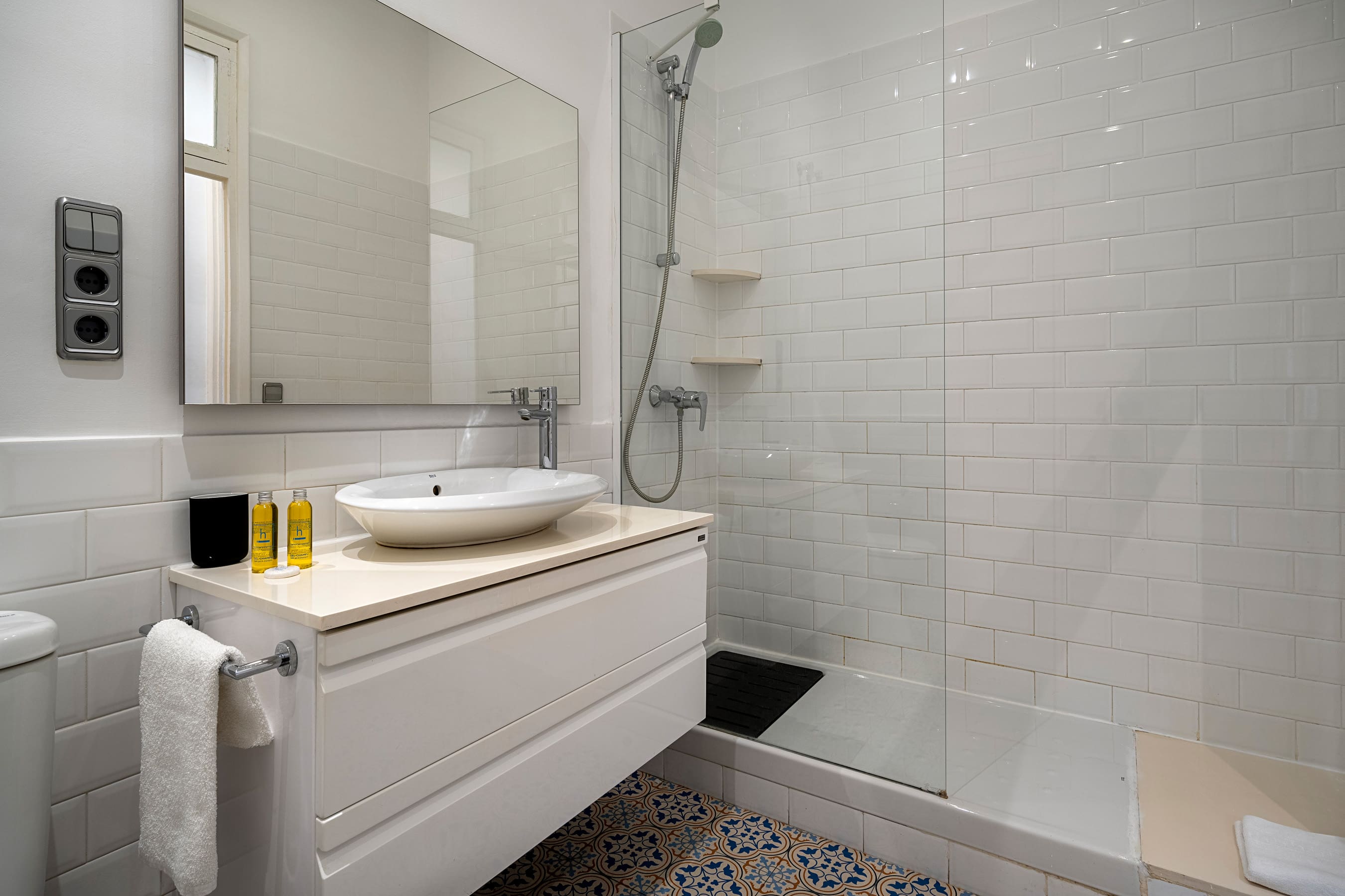 Apartamento Còrsega Eixample: Chic 2-Bedroom Apartment with Seaview and Air-Con, Eixample Barcelona