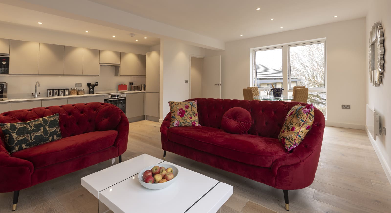 Apartment Avon Somerset: Modern 2-Bedroom Apartment Rental with Parking, Family-Friendly in Somerset Bath