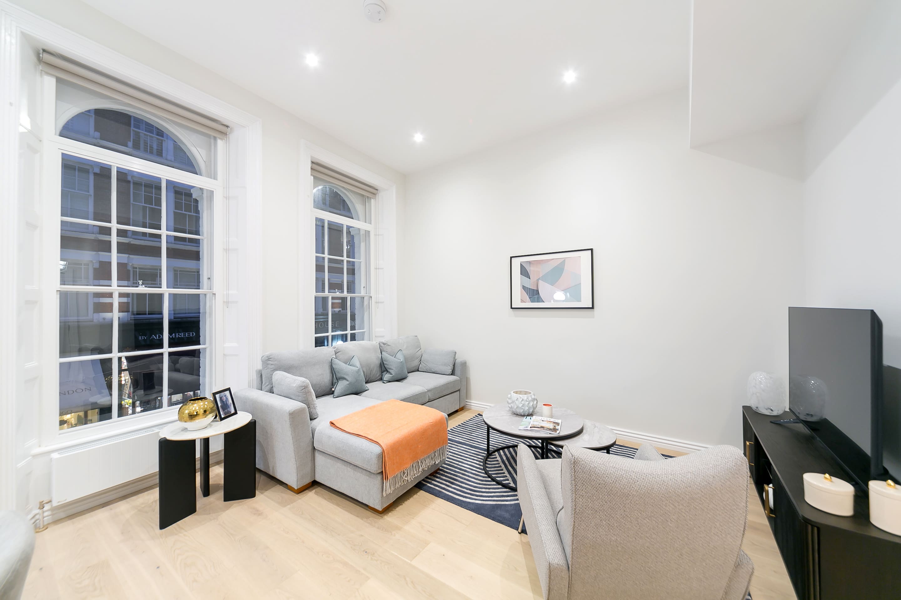 House Helm Bedford Covent Garden: Chic 1-Bedroom Apartment Rental with Family Features, Covent Garden London