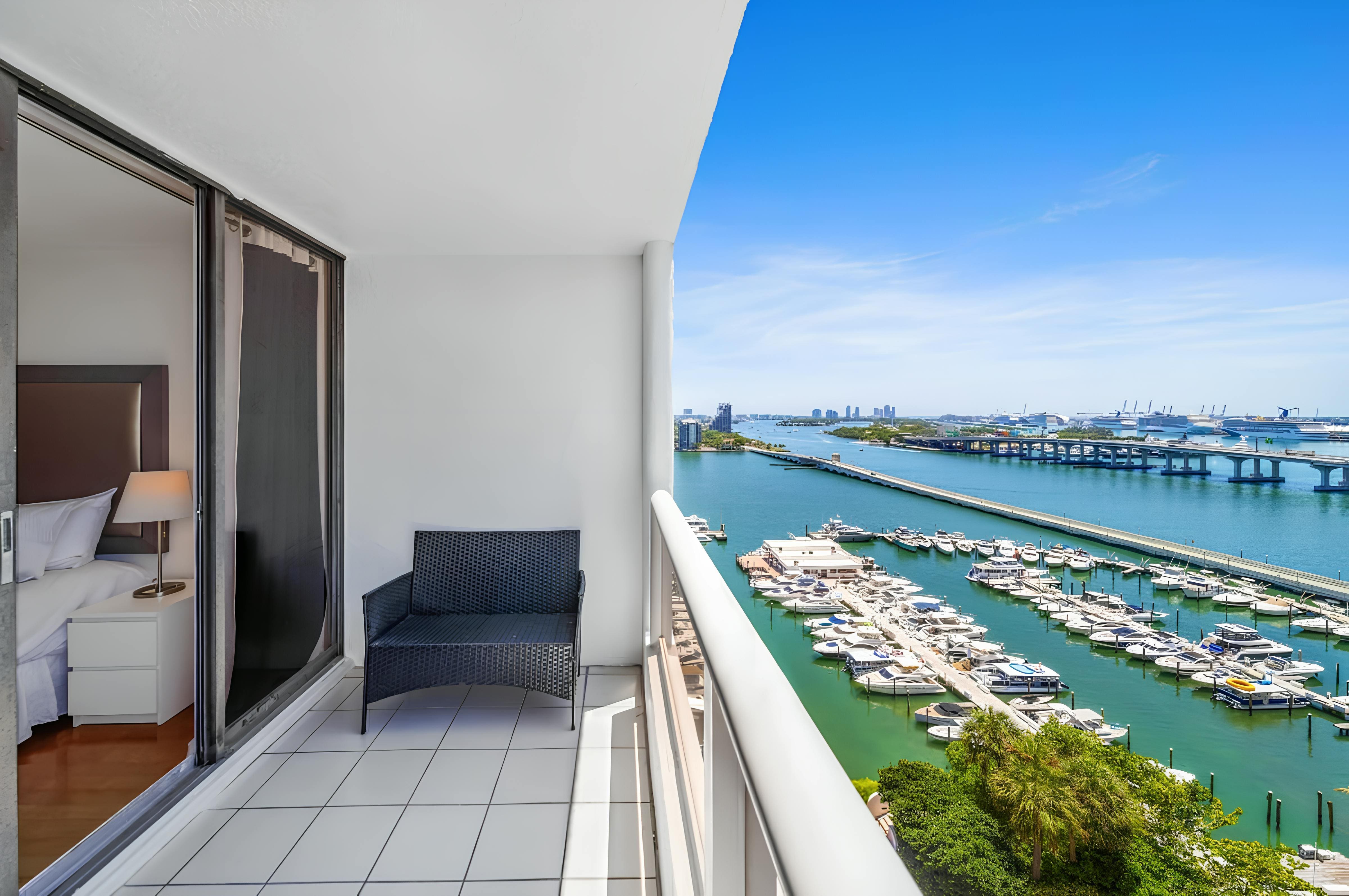 Apartment Biscayne Downtown: Luxury 3-Bedroom Apartment with Hot Tub and Sea Views, Downtown Miami