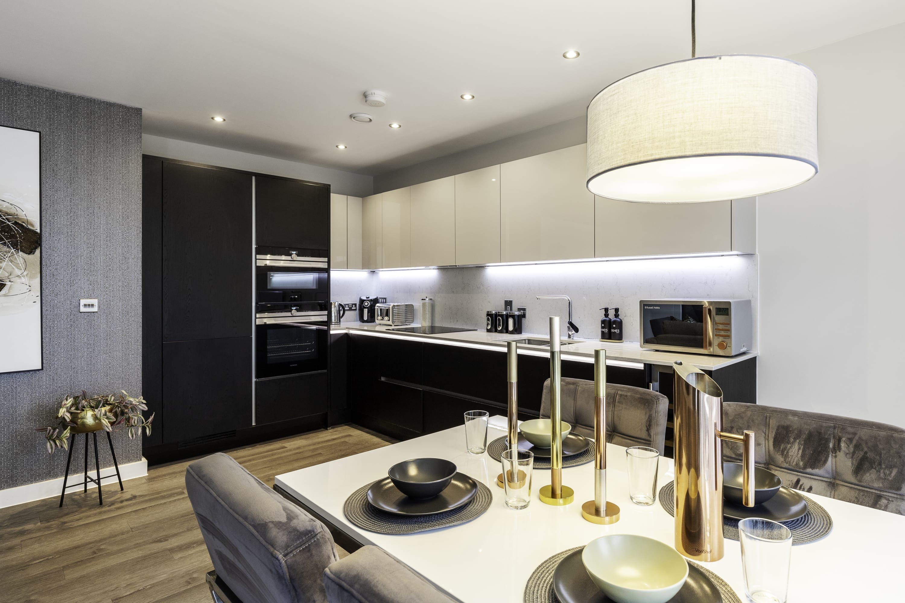 Apartment Bowyer Stratford: Stylish 3-Bedroom Apartment with Air-Con in Stratford London