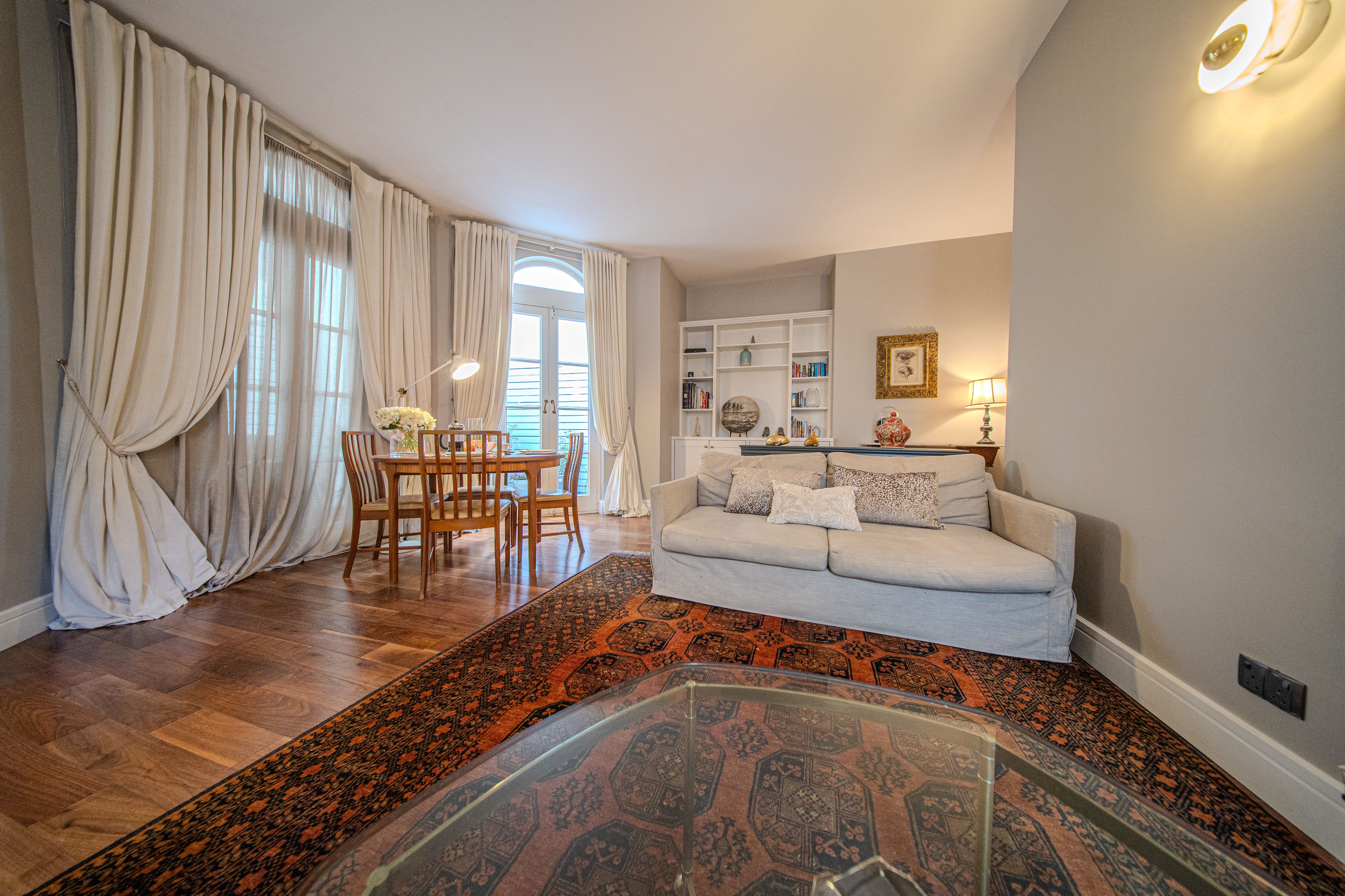 House Gloaming Thurloe Square South Kensington: Charming 2-Bedroom Apartment Rental with Communal Gardens, South Kensington