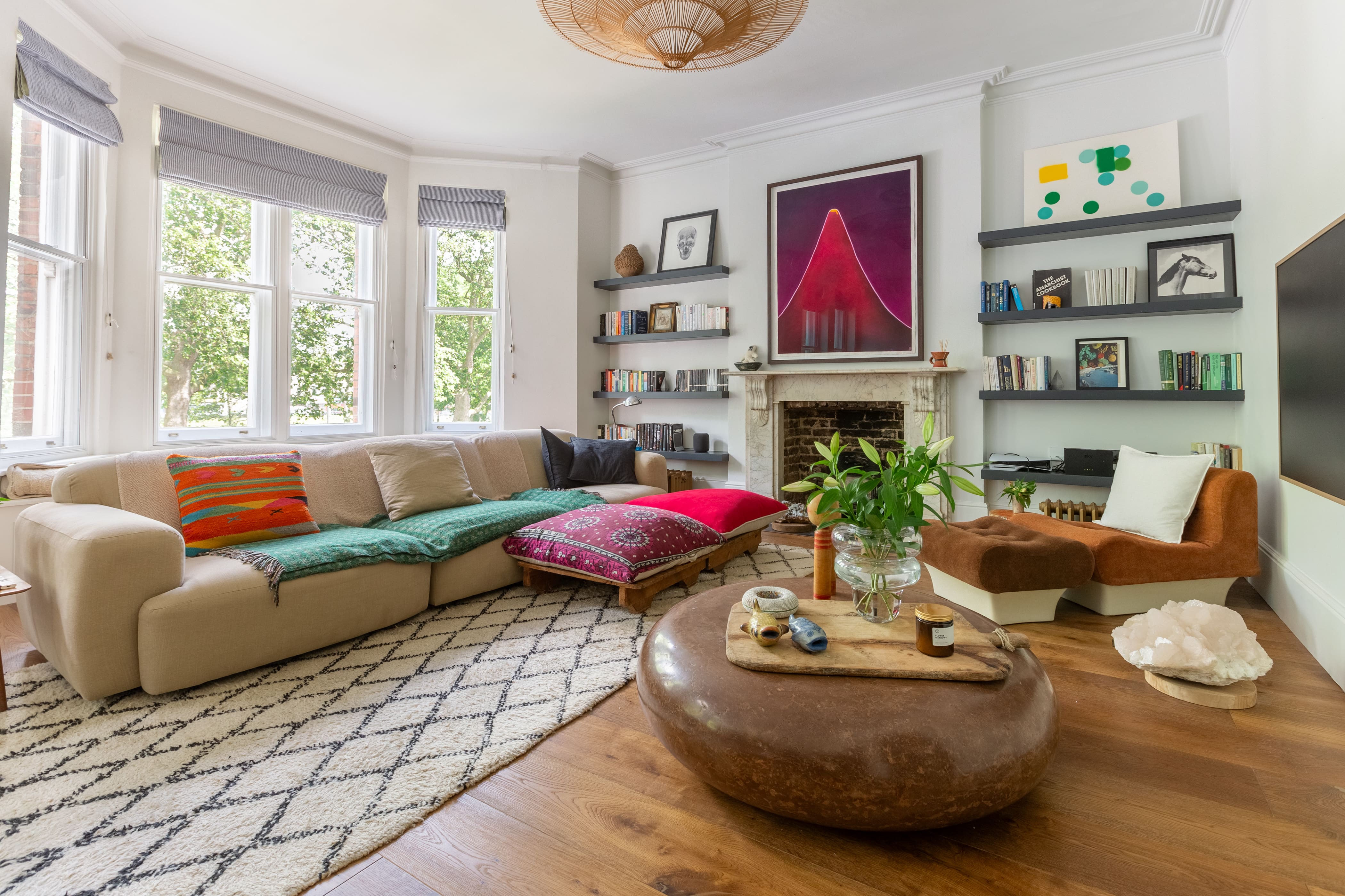 Apartment Brook Green Shepherds Bush: Chic 2-Bedroom Apartment Rental with Family Features, Shepherds Bush London